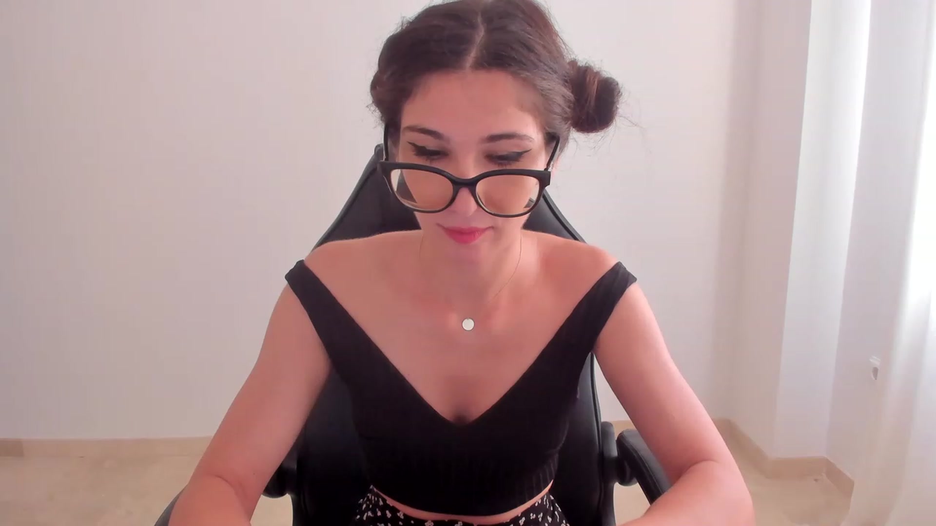Gallery image thumbnail from LlamaTellU's myfreecams stream on, 07/19/2023, 08:21 image 9 of 20