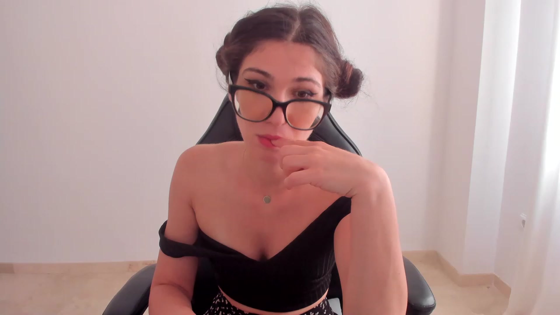 Gallery image thumbnail from LlamaTellU's myfreecams stream on, 07/19/2023, 08:21 image 13 of 20