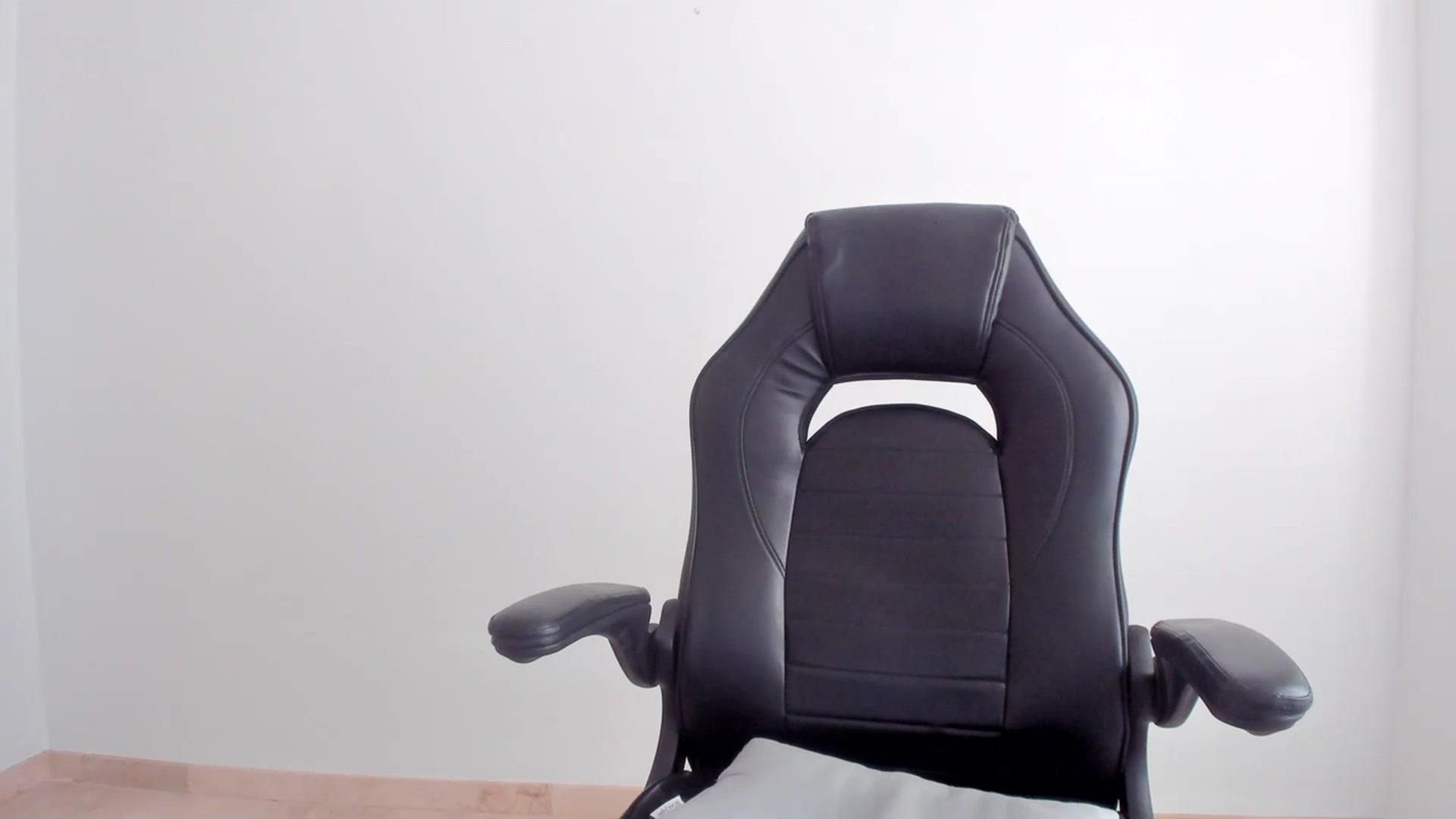 Gallery image thumbnail from LlamaTellU's myfreecams stream on, 07/20/2023, 08:21 image 7 of 20
