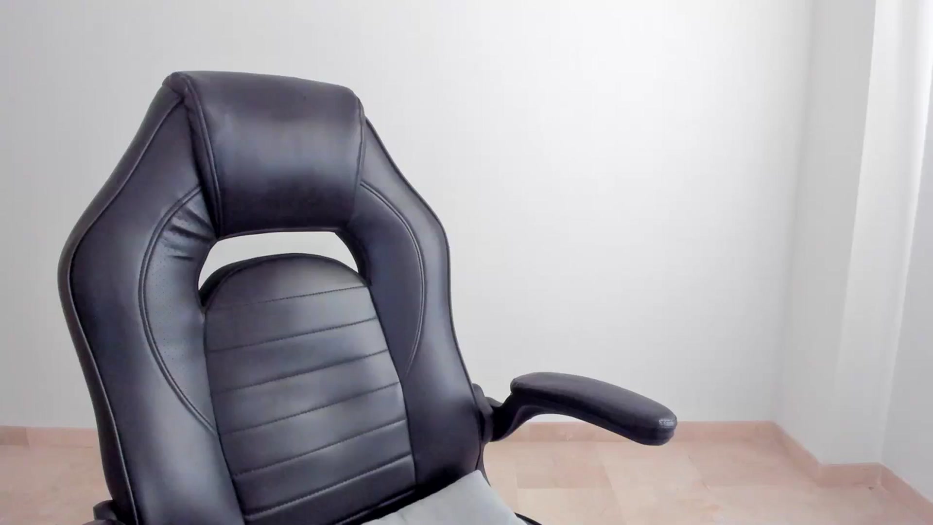 Gallery image thumbnail from LlamaTellU's myfreecams stream on, 07/23/2023, 08:34 image 8 of 20