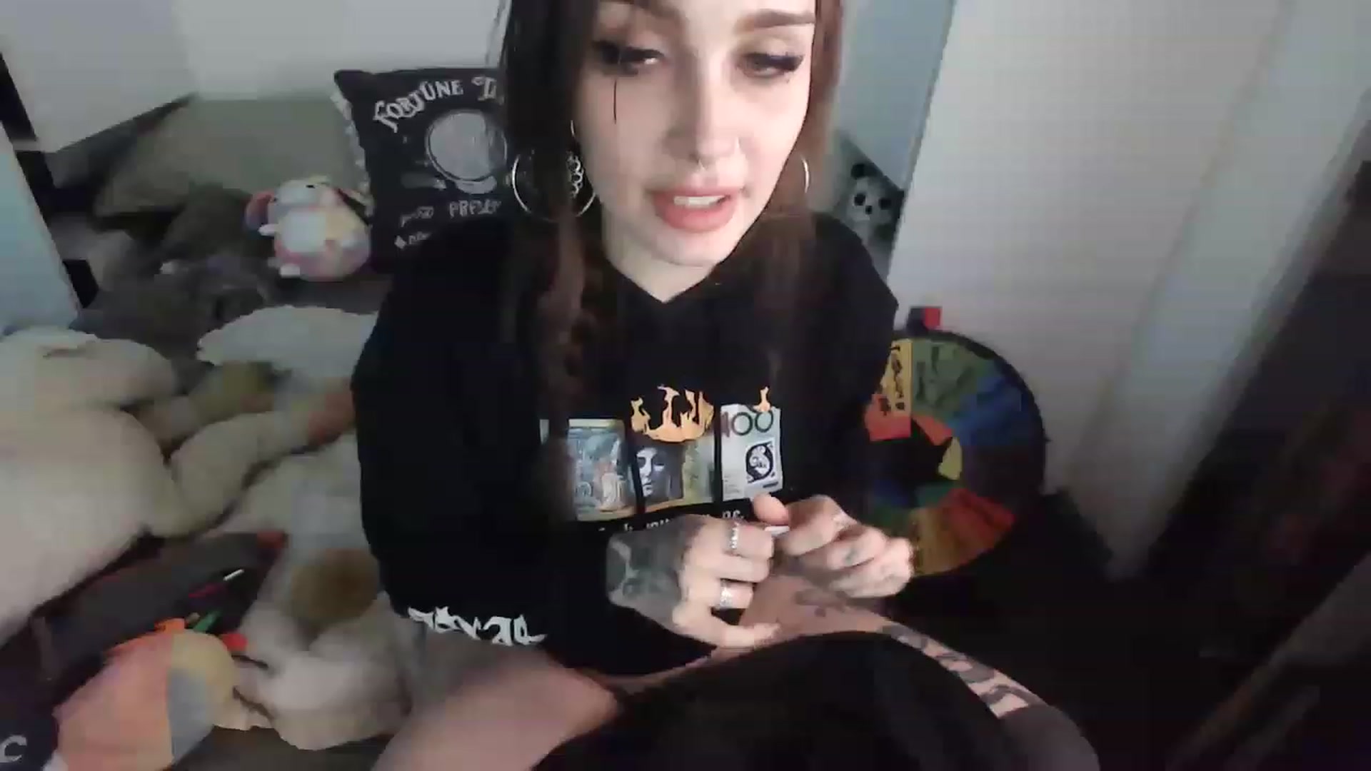 Gallery image thumbnail from Llittlellama's myfreecams stream on, 11/28/2022, 08:25 image 1 of 20
