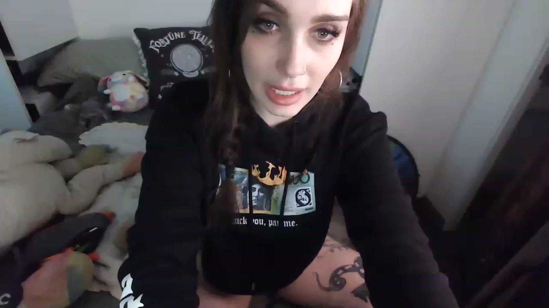 Gallery image thumbnail from Llittlellama's myfreecams stream on, 11/28/2022, 08:25 image 2 of 20