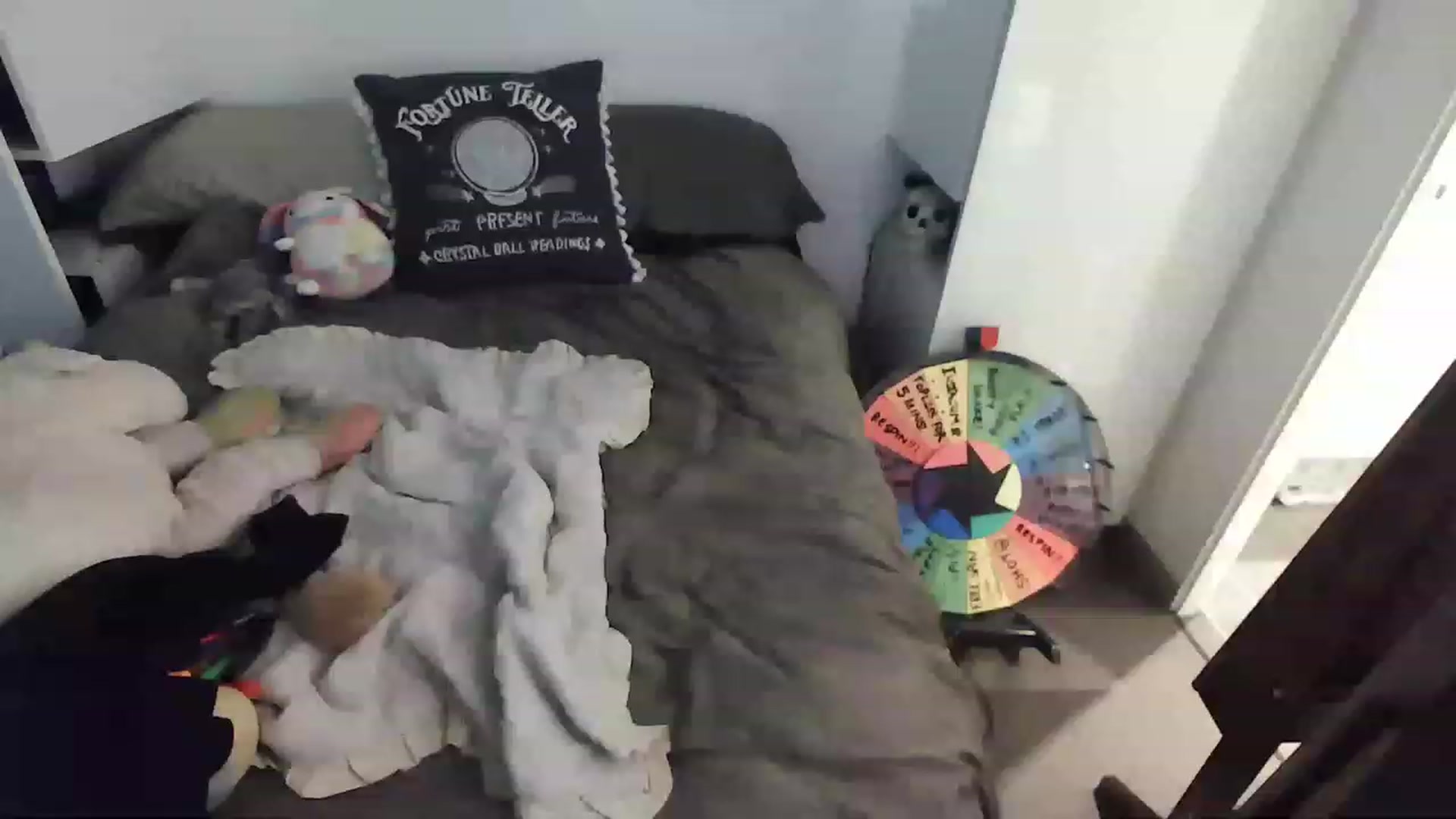 Gallery image thumbnail from Llittlellama's myfreecams stream on, 11/28/2022, 08:25 image 11 of 20