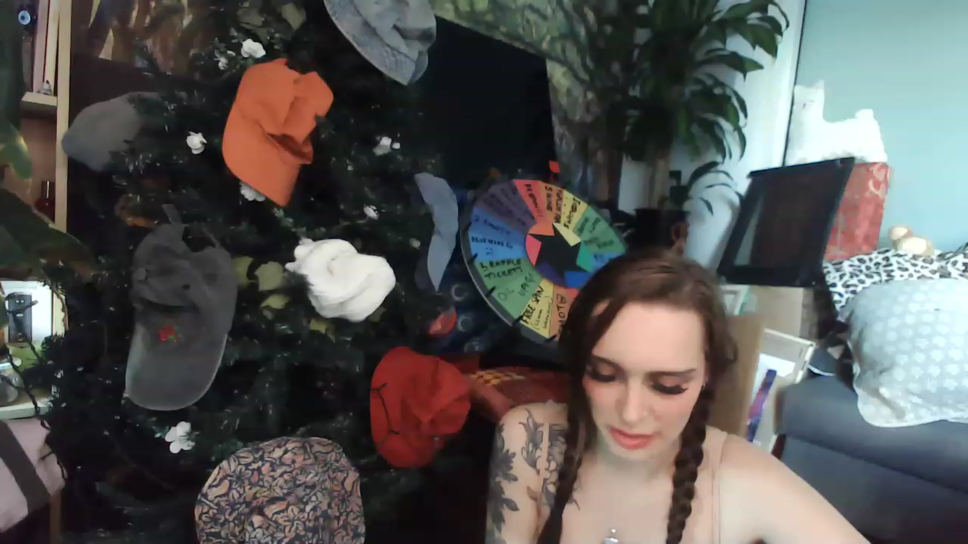Gallery image thumbnail from Llittlellama's myfreecams stream on, 12/01/2022, 10:13 image 2 of 20