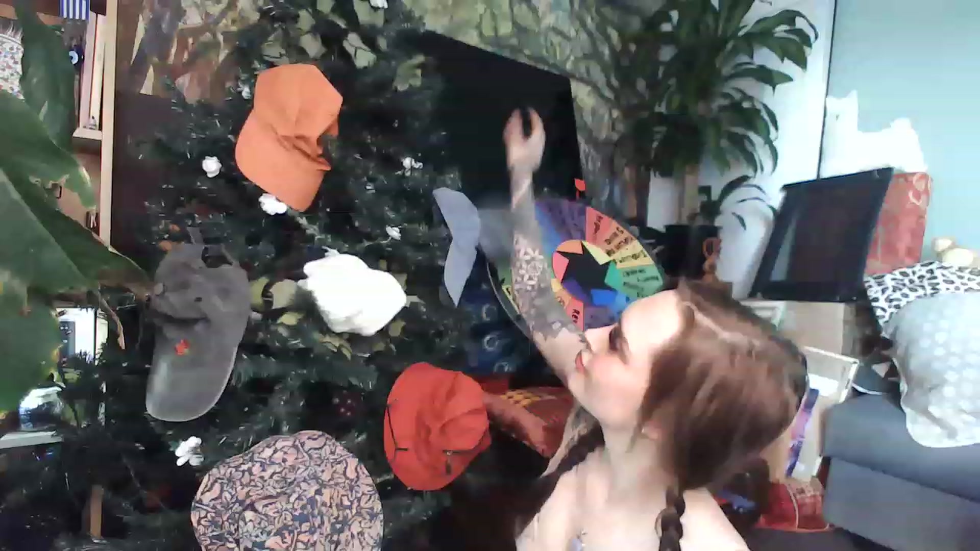 Gallery image thumbnail from Llittlellama's myfreecams stream on, 12/01/2022, 10:13 image 1 of 20
