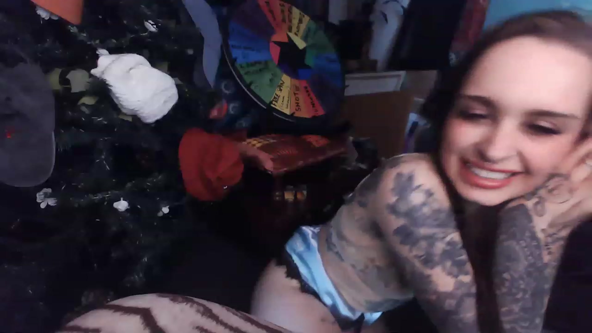 Gallery image thumbnail from Llittlellama's myfreecams stream on, 12/01/2022, 10:13 image 9 of 20
