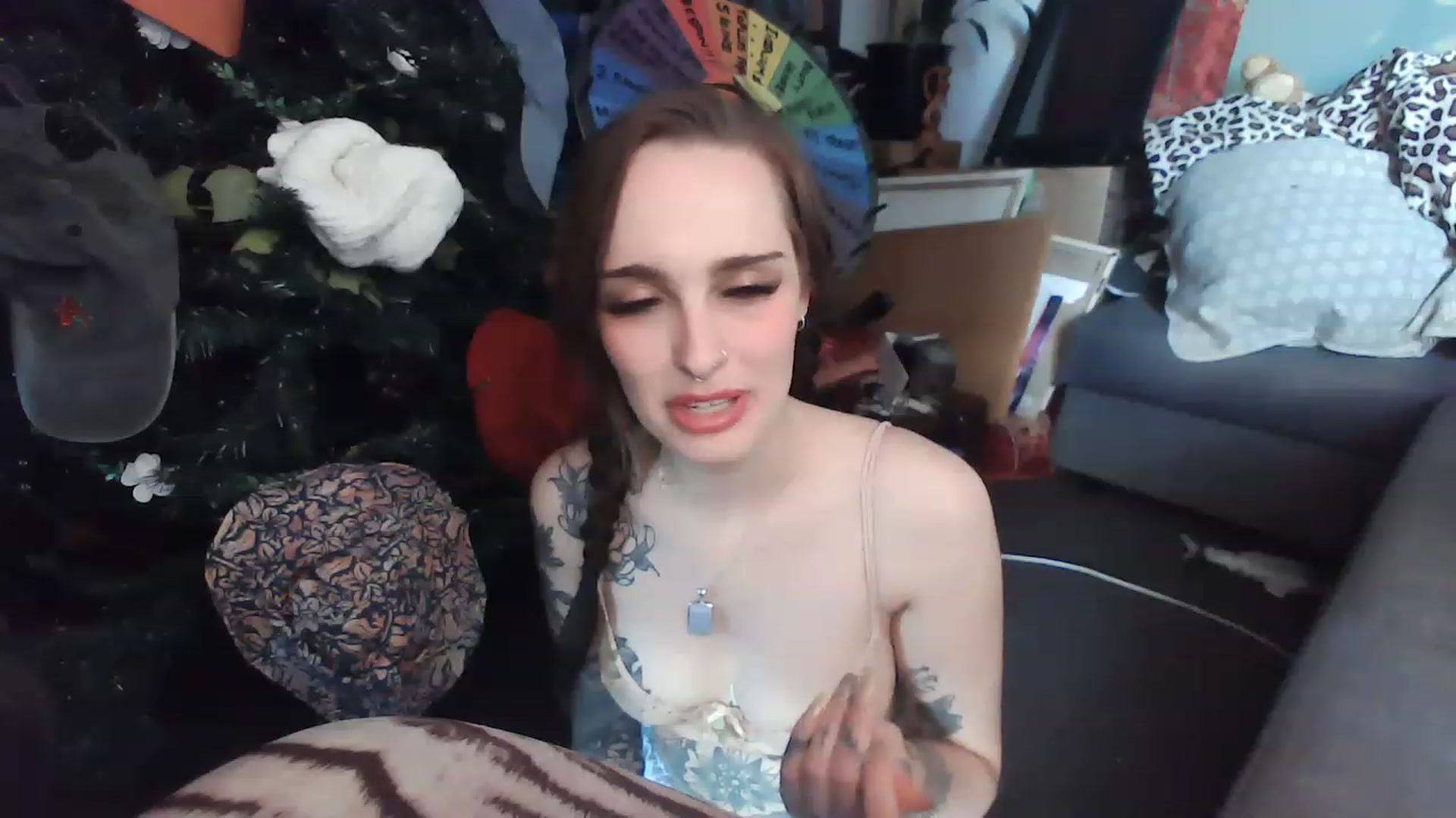Gallery image thumbnail from Llittlellama's myfreecams stream on, 12/01/2022, 10:13 image 5 of 20