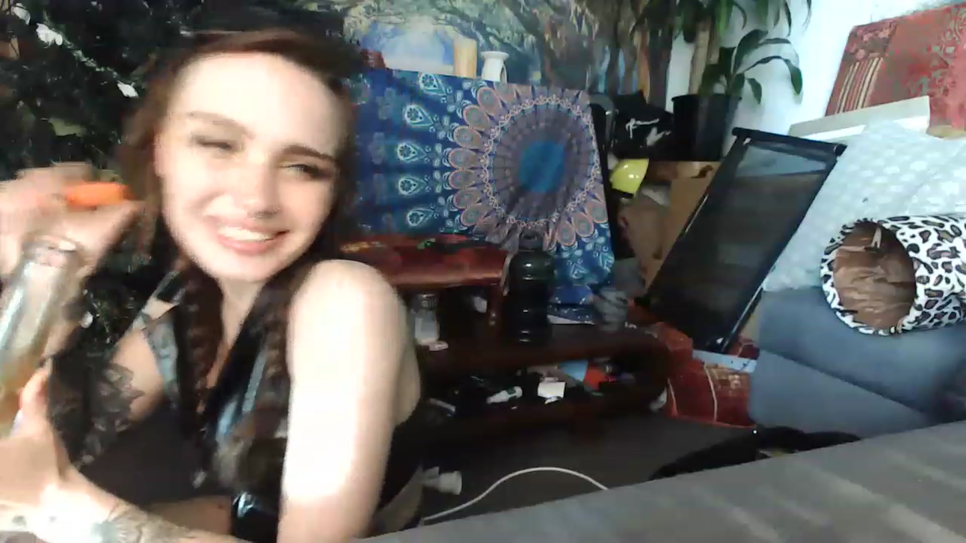 Gallery image thumbnail from Llittlellama's myfreecams stream on, 12/06/2022, 08:47 image 11 of 20