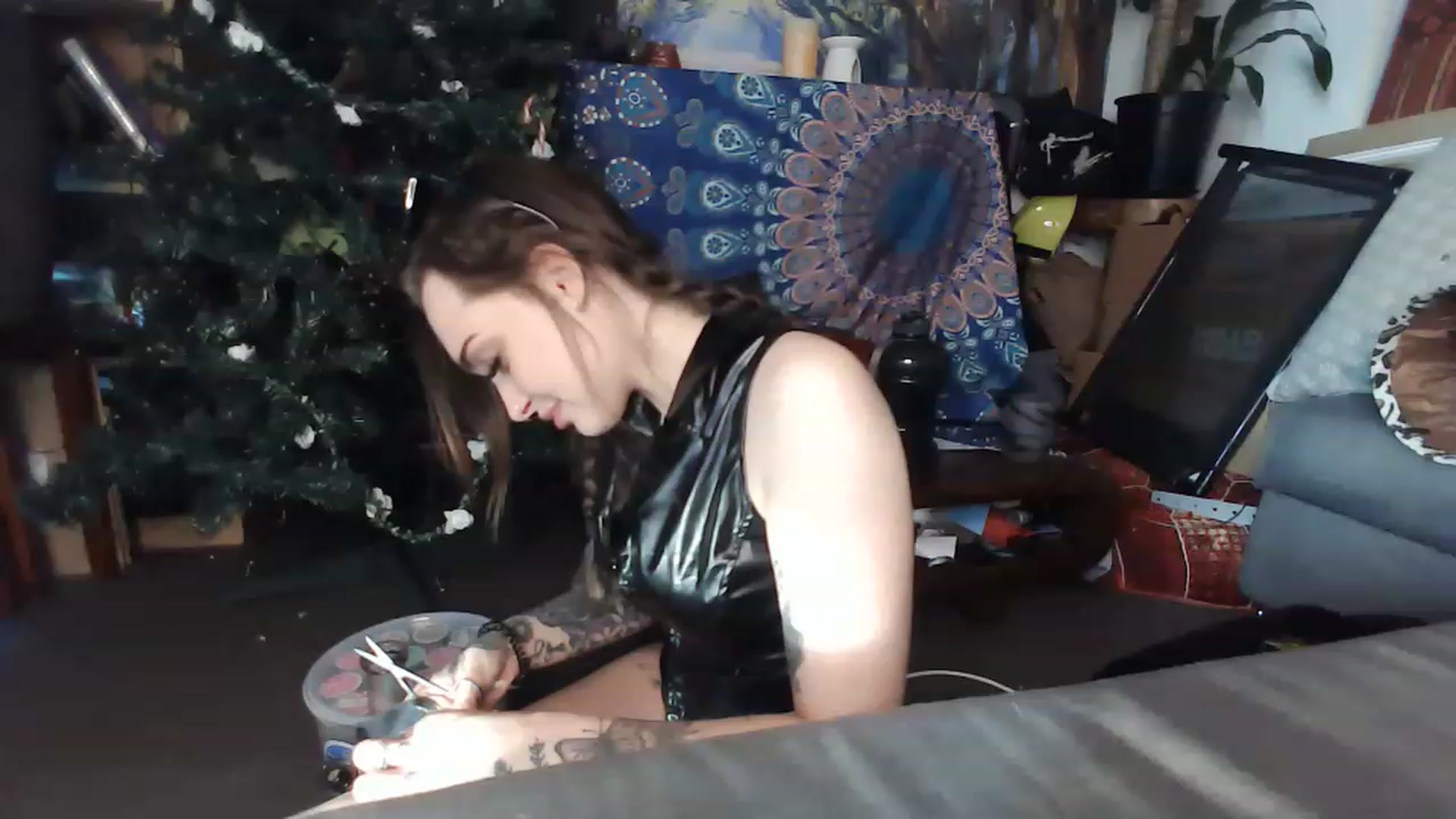 Gallery image thumbnail from Llittlellama's myfreecams stream on, 12/06/2022, 08:59 image 12 of 20