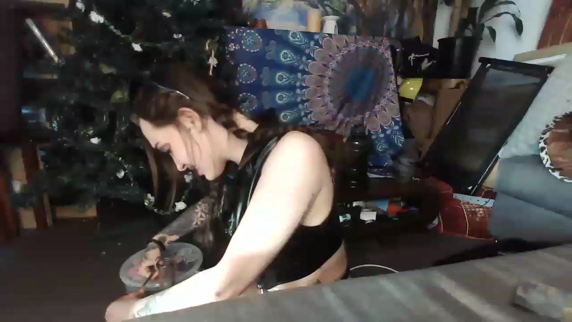 Gallery image thumbnail from Llittlellama's myfreecams stream on, 12/06/2022, 08:59 image 14 of 20