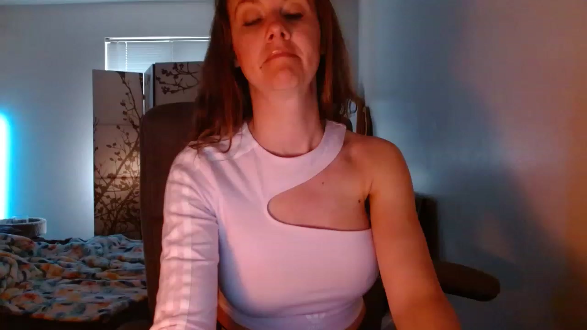 Gallery image thumbnail from LoVe_On__'s myfreecams stream on, 05/07/2023, 14:03 image 18 of 20