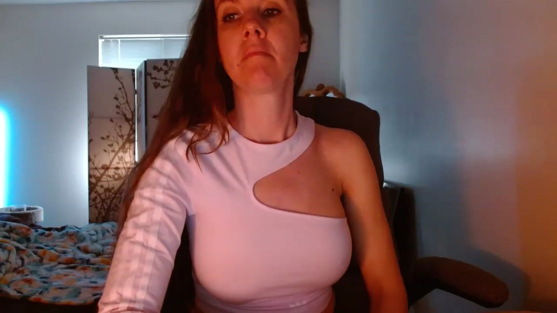 Gallery image thumbnail from LoVe_On__'s myfreecams stream on, 05/07/2023, 14:03 image 9 of 20