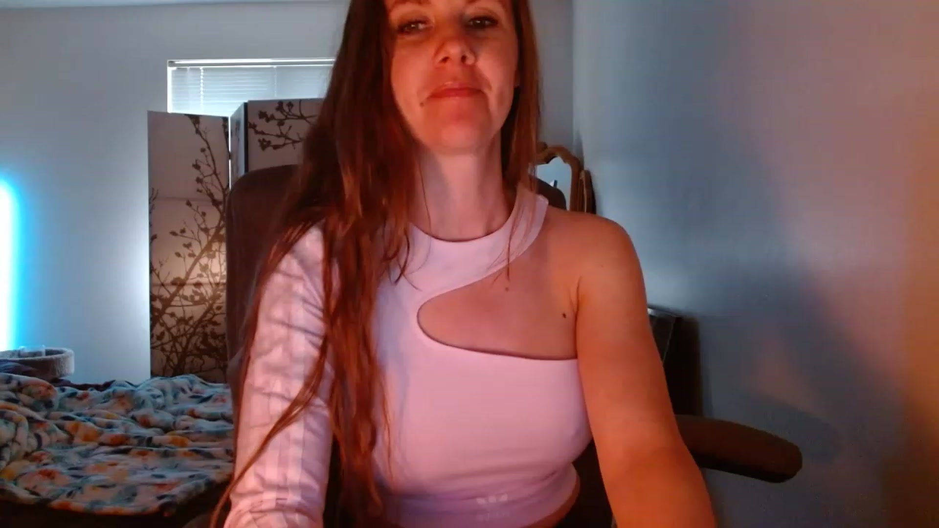 Gallery image thumbnail from LoVe_On__'s myfreecams stream on, 05/07/2023, 14:03 image 14 of 20
