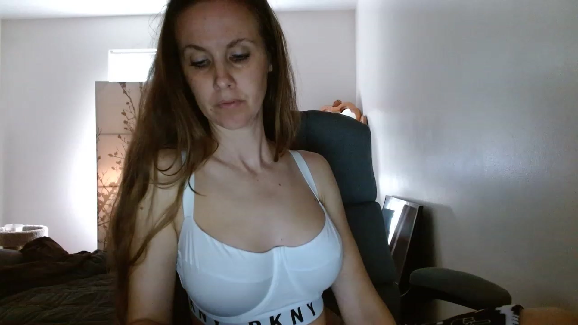 Gallery image thumbnail from LoVe_On__'s myfreecams stream on, 05/18/2023, 13:53 image 14 of 20