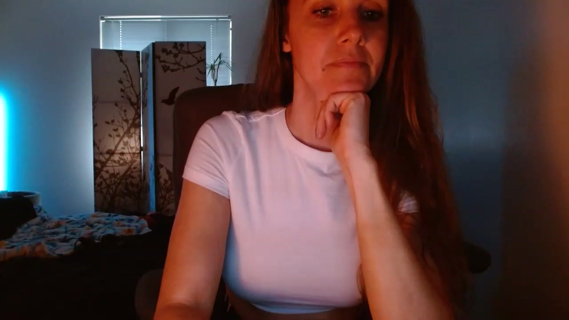 Gallery image thumbnail from LoVe_On__'s myfreecams stream on, 05/27/2023, 19:43 image 19 of 20
