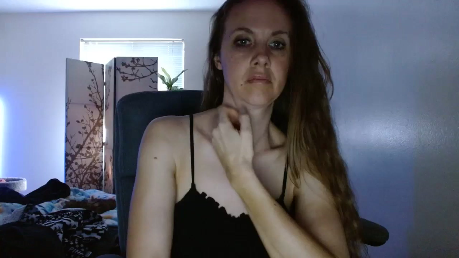 Gallery image thumbnail from LoVe_On__'s myfreecams stream on, 06/10/2023, 14:51 image 19 of 20