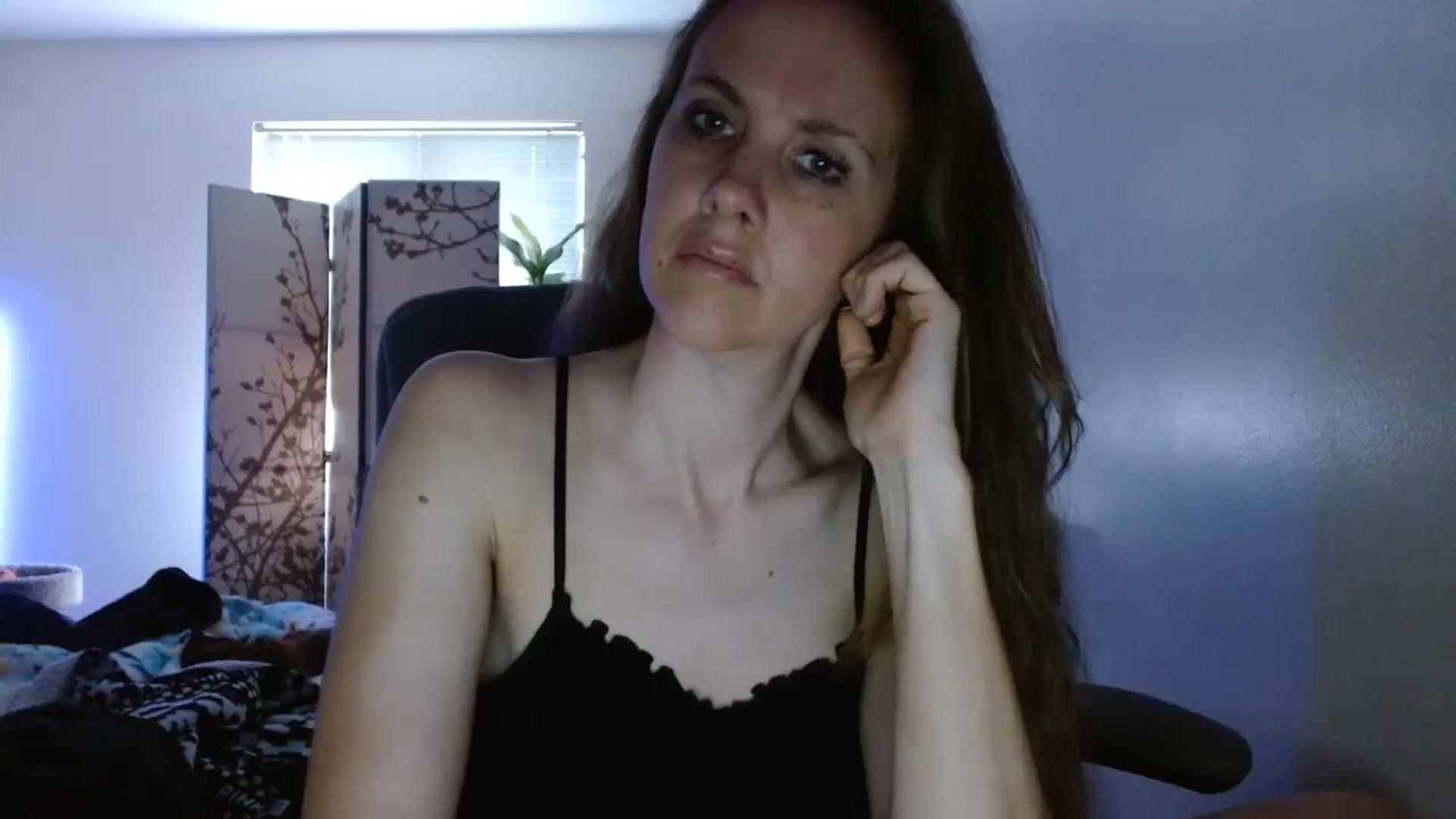 Gallery image thumbnail from LoVe_On__'s myfreecams stream on, 06/10/2023, 14:51 image 3 of 20