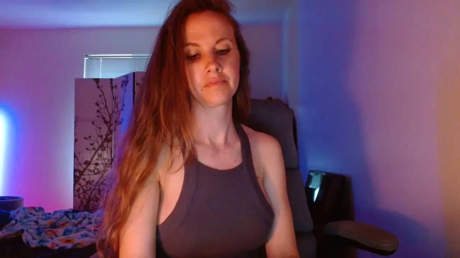 Gallery image thumbnail from LoVe_On__'s myfreecams stream on, 06/14/2023, 13:23 image 7 of 20