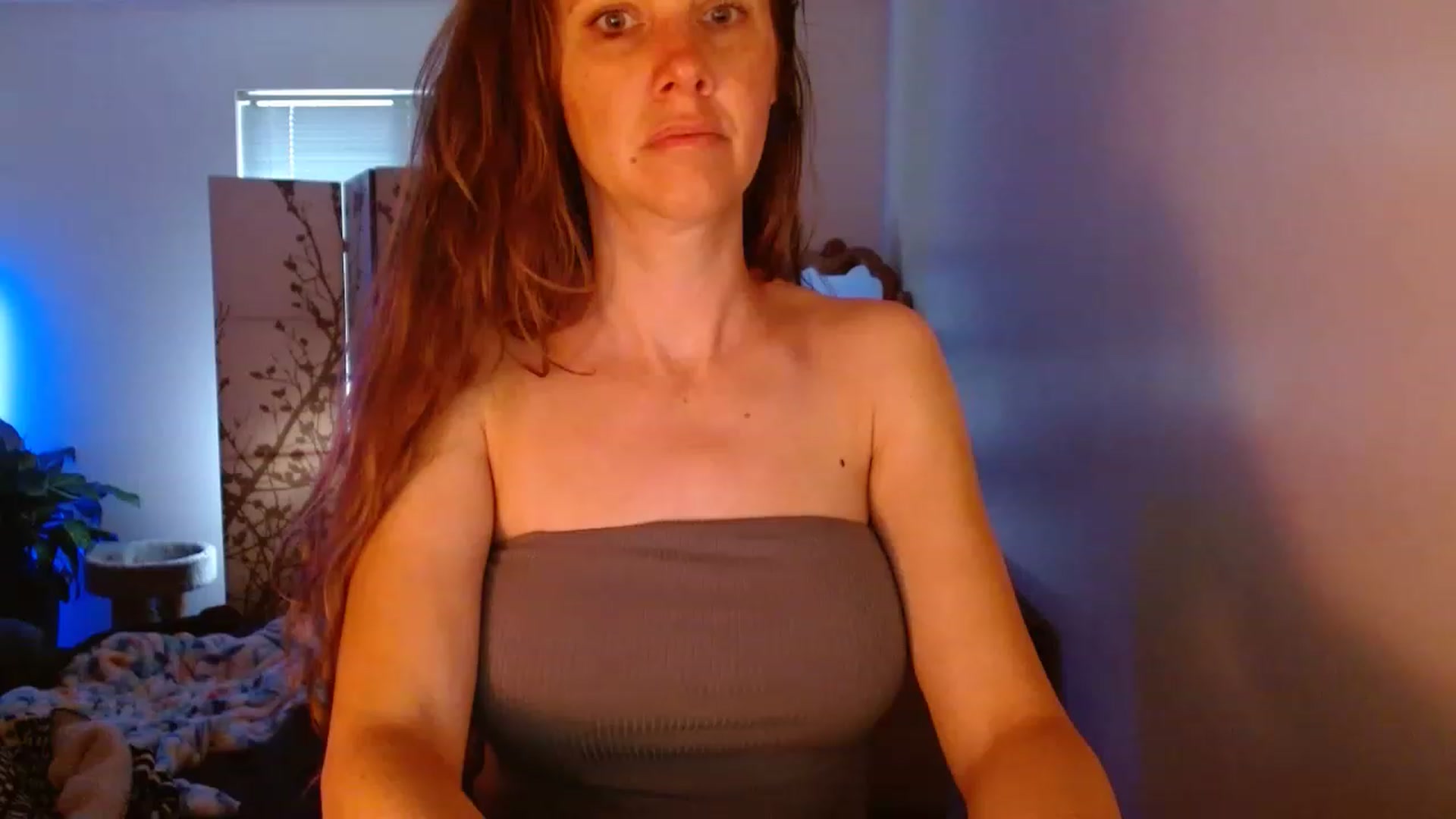 Gallery image thumbnail from LoVe_On__'s myfreecams stream on, 06/19/2023, 13:13 image 5 of 20