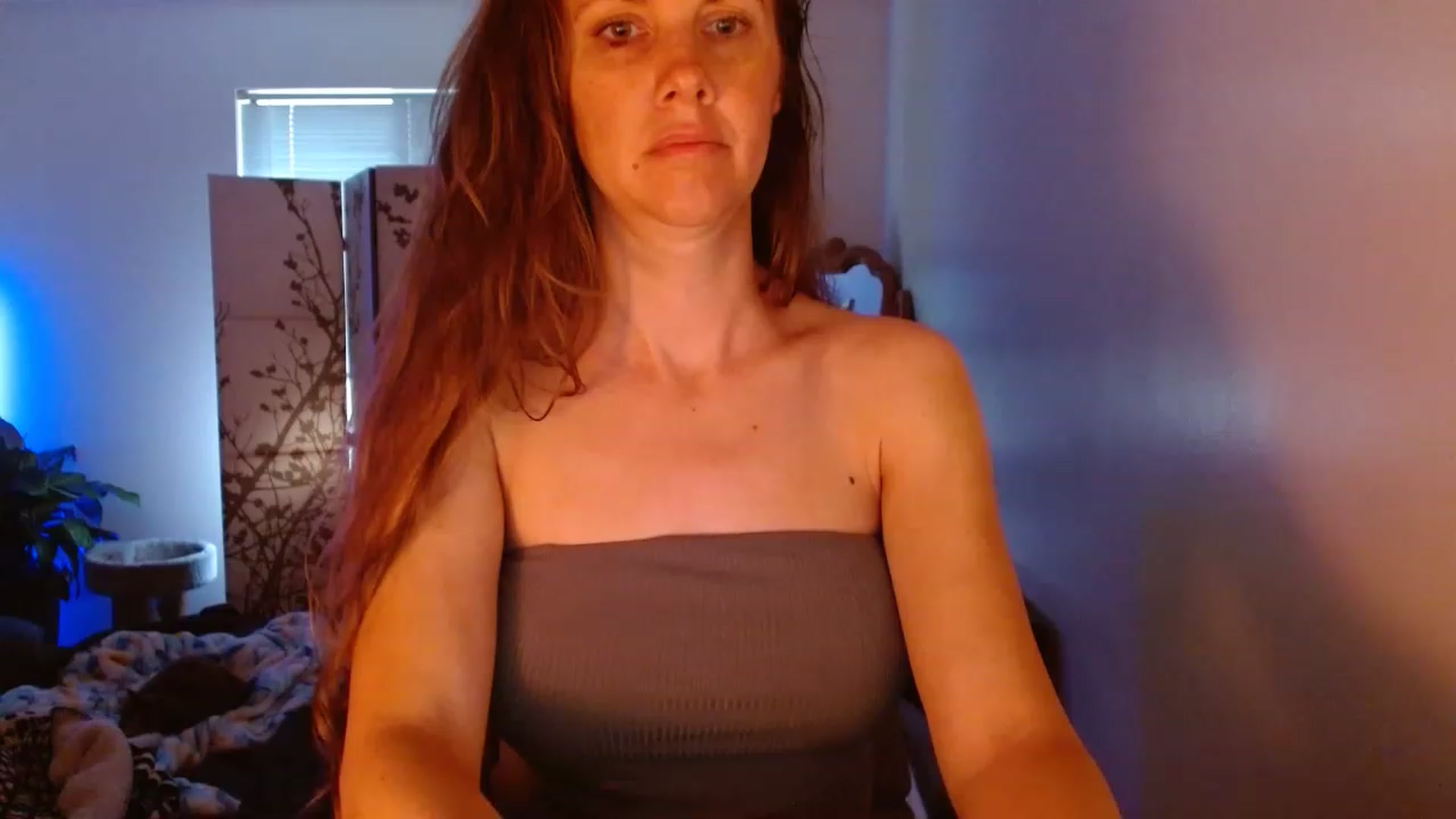 Gallery image thumbnail from LoVe_On__'s myfreecams stream on, 06/19/2023, 13:13 image 8 of 20