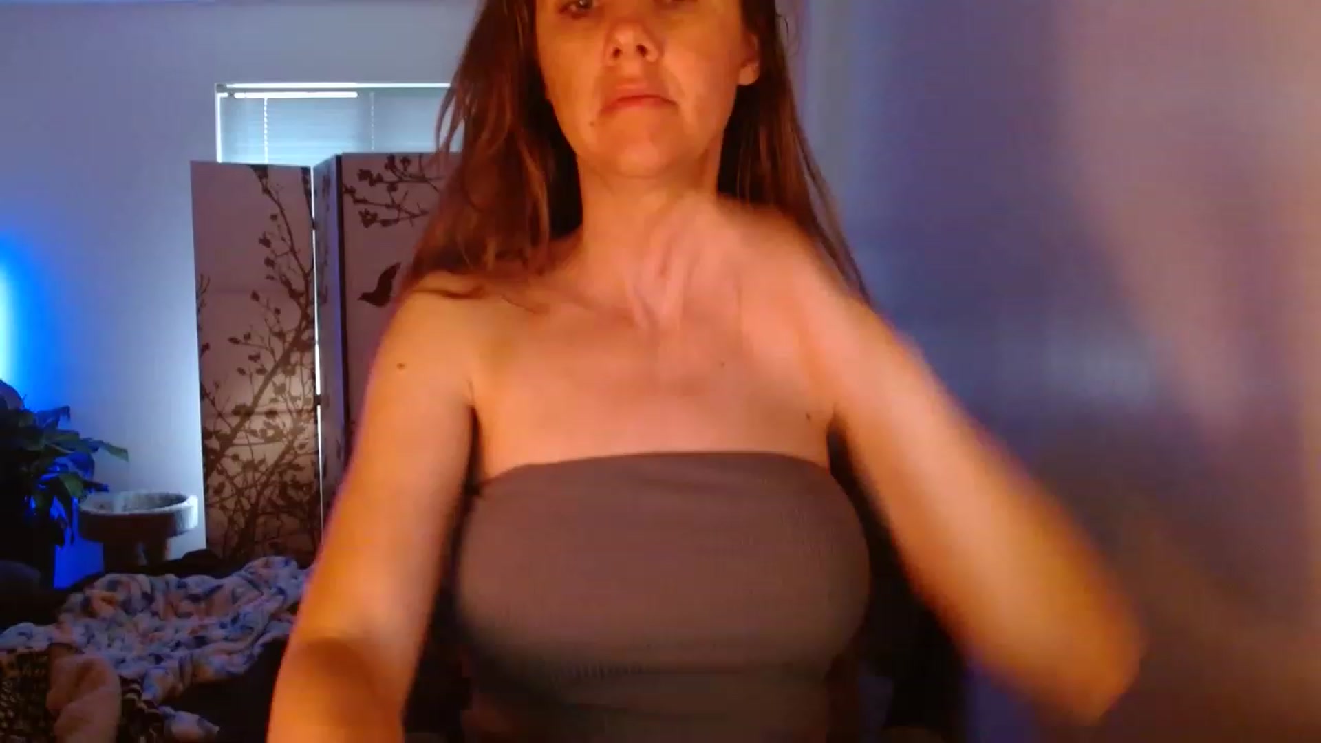 Gallery image thumbnail from LoVe_On__'s myfreecams stream on, 06/19/2023, 13:13 image 3 of 20