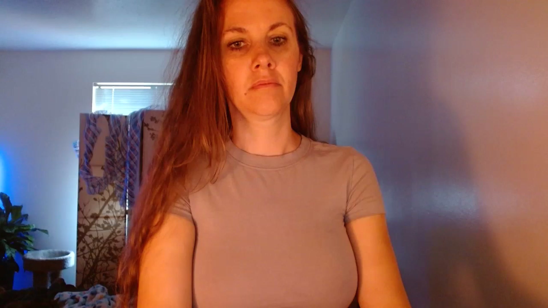 Gallery image thumbnail from LoVe_On__'s myfreecams stream on, 07/01/2023, 14:20 image 12 of 20