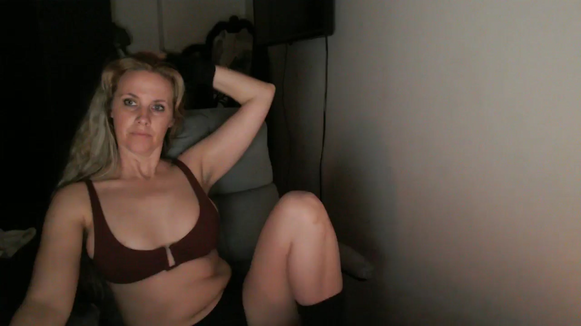 Gallery image thumbnail from LoVe_On__'s myfreecams stream on, 12/14/2025, 12:37 image 8 of 20