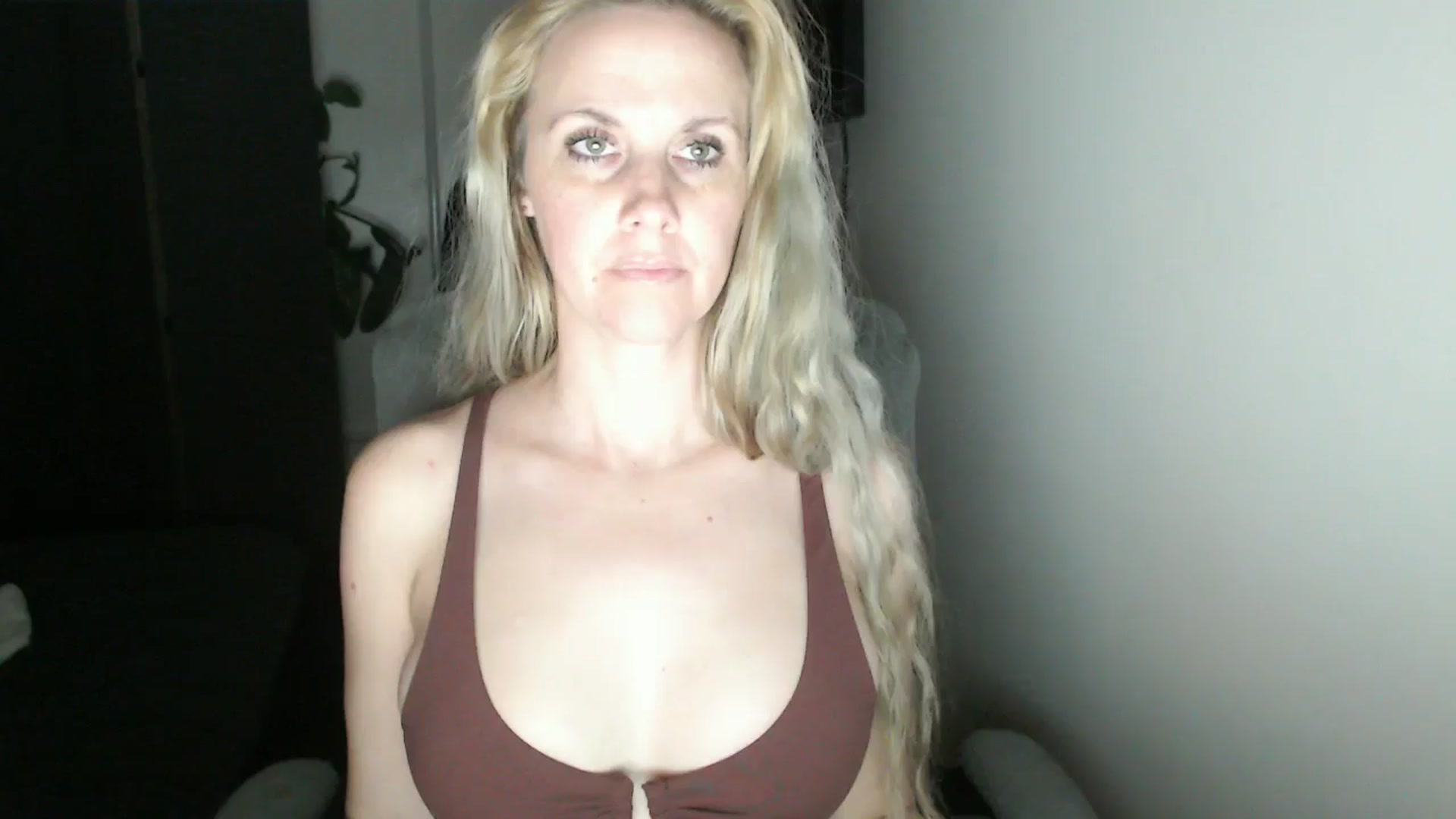 Gallery image thumbnail from LoVe_On__'s myfreecams stream on, 12/27/2025, 13:26 image 1 of 20