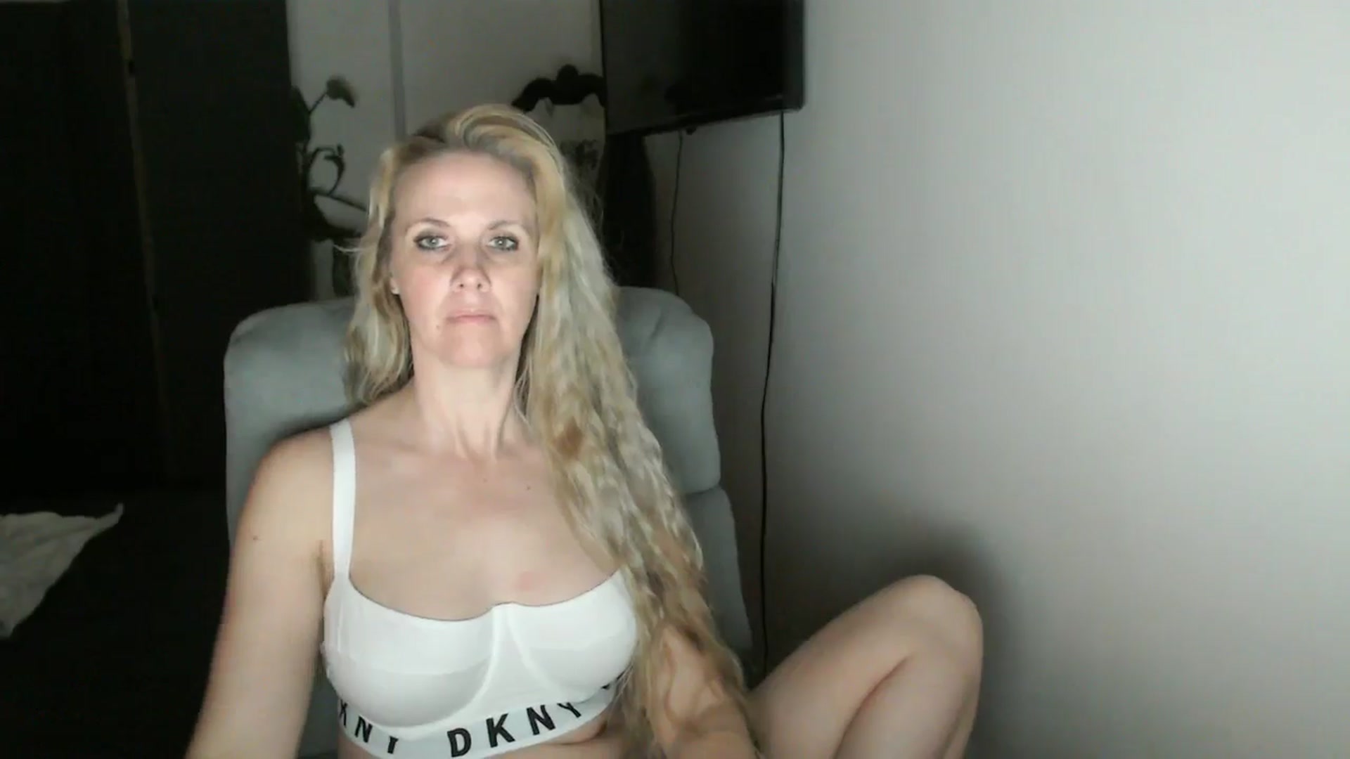 Gallery image thumbnail from LoVe_On__'s myfreecams stream on, 01/05/2026, 12:30 image 4 of 20