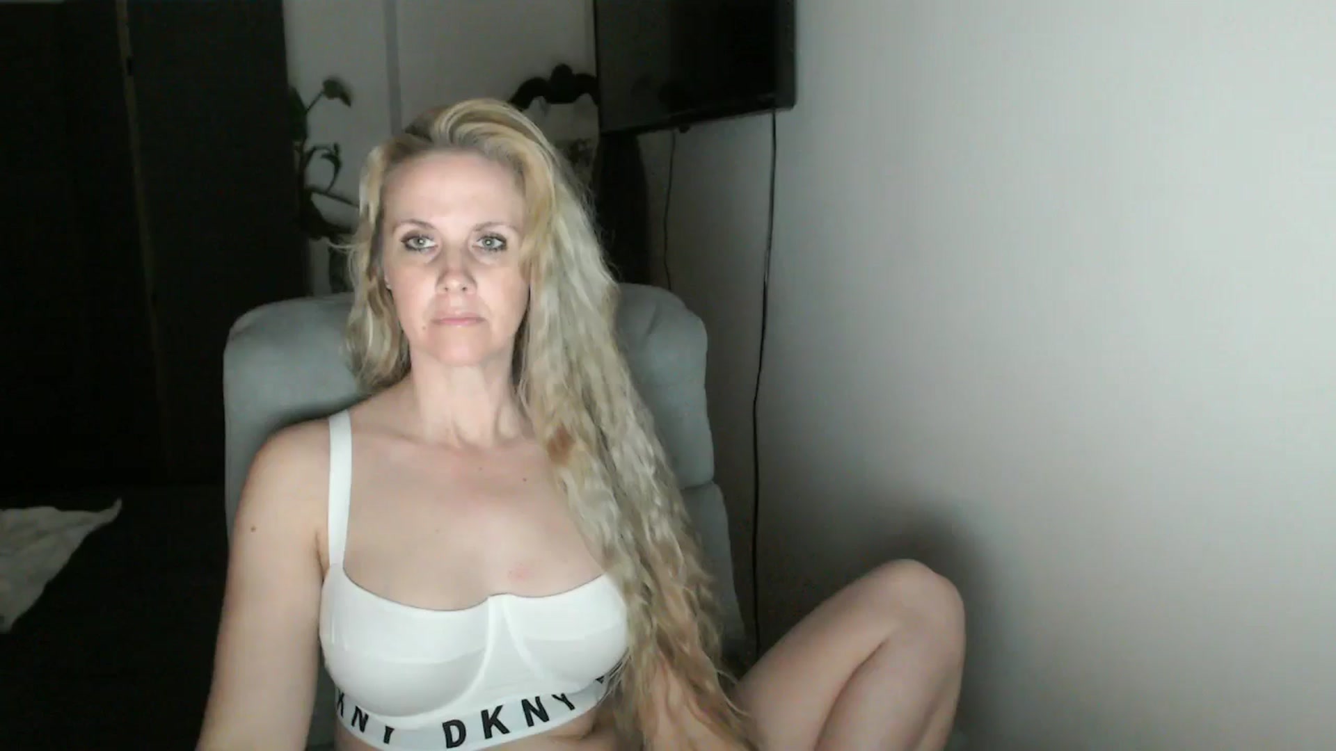 Gallery image thumbnail from LoVe_On__'s myfreecams stream on, 01/05/2026, 12:30 image 1 of 20