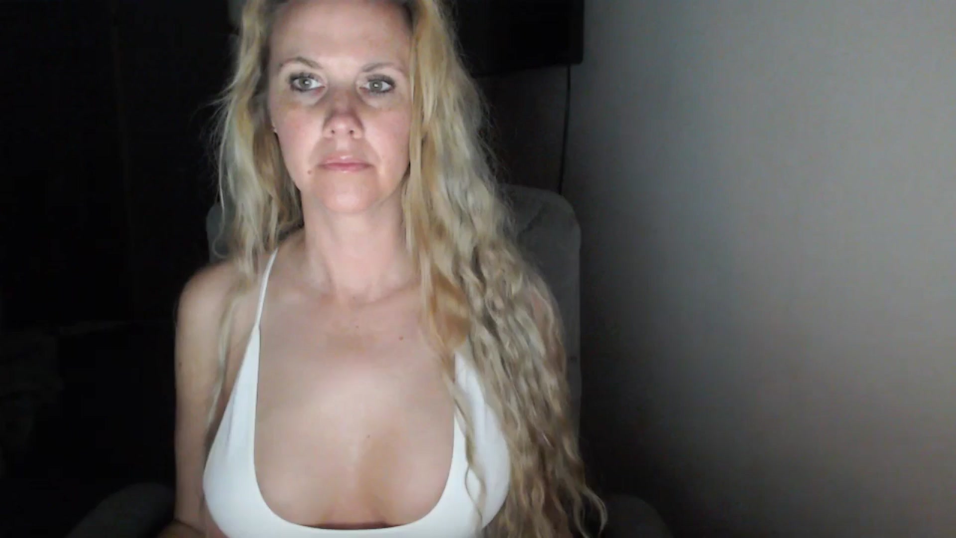 Gallery image thumbnail from LoVe_On__'s myfreecams stream on, 04/13/2026, 12:52 image 8 of 20