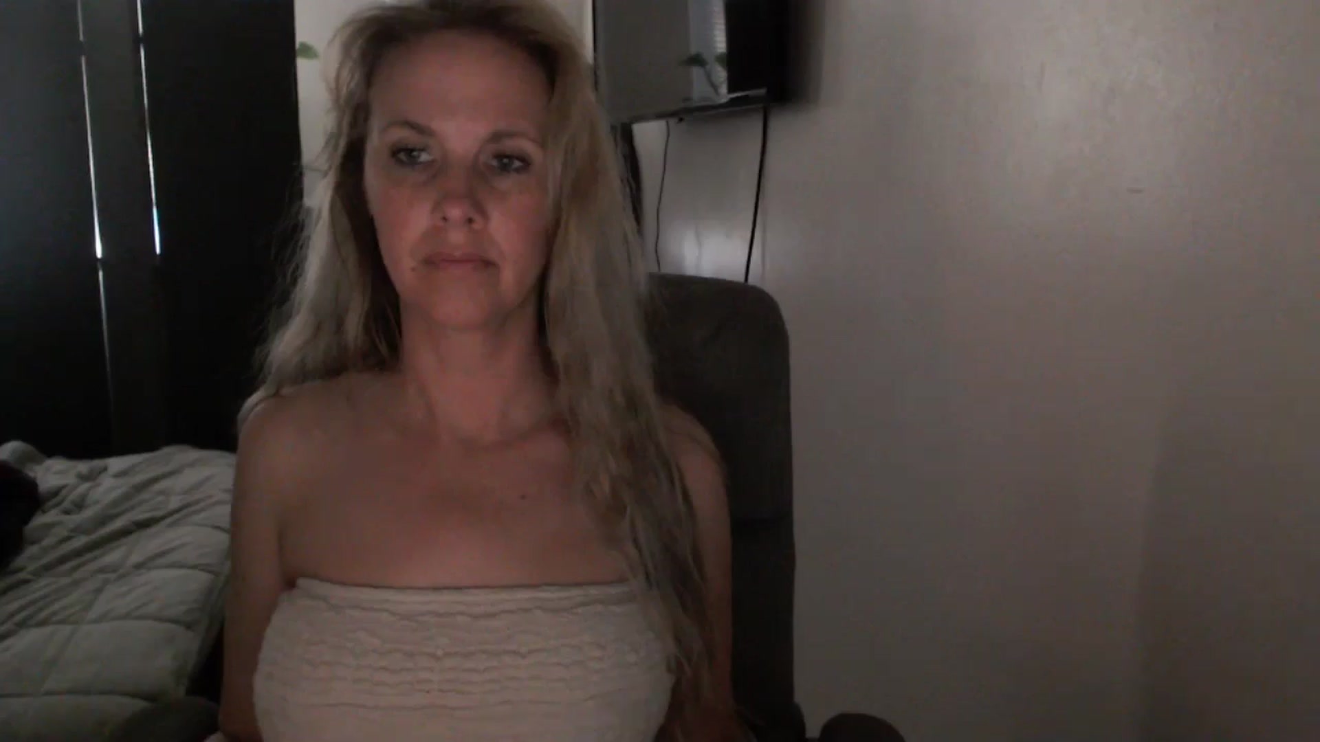 Gallery image thumbnail from LoVe_On__'s myfreecams stream on, 05/02/2026, 13:24 image 6 of 20