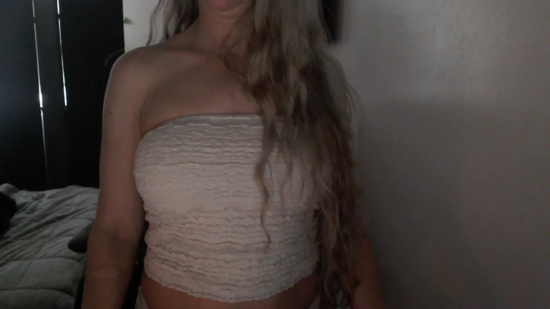 Gallery image thumbnail from LoVe_On__'s myfreecams stream on, 05/02/2026, 13:24 image 16 of 20