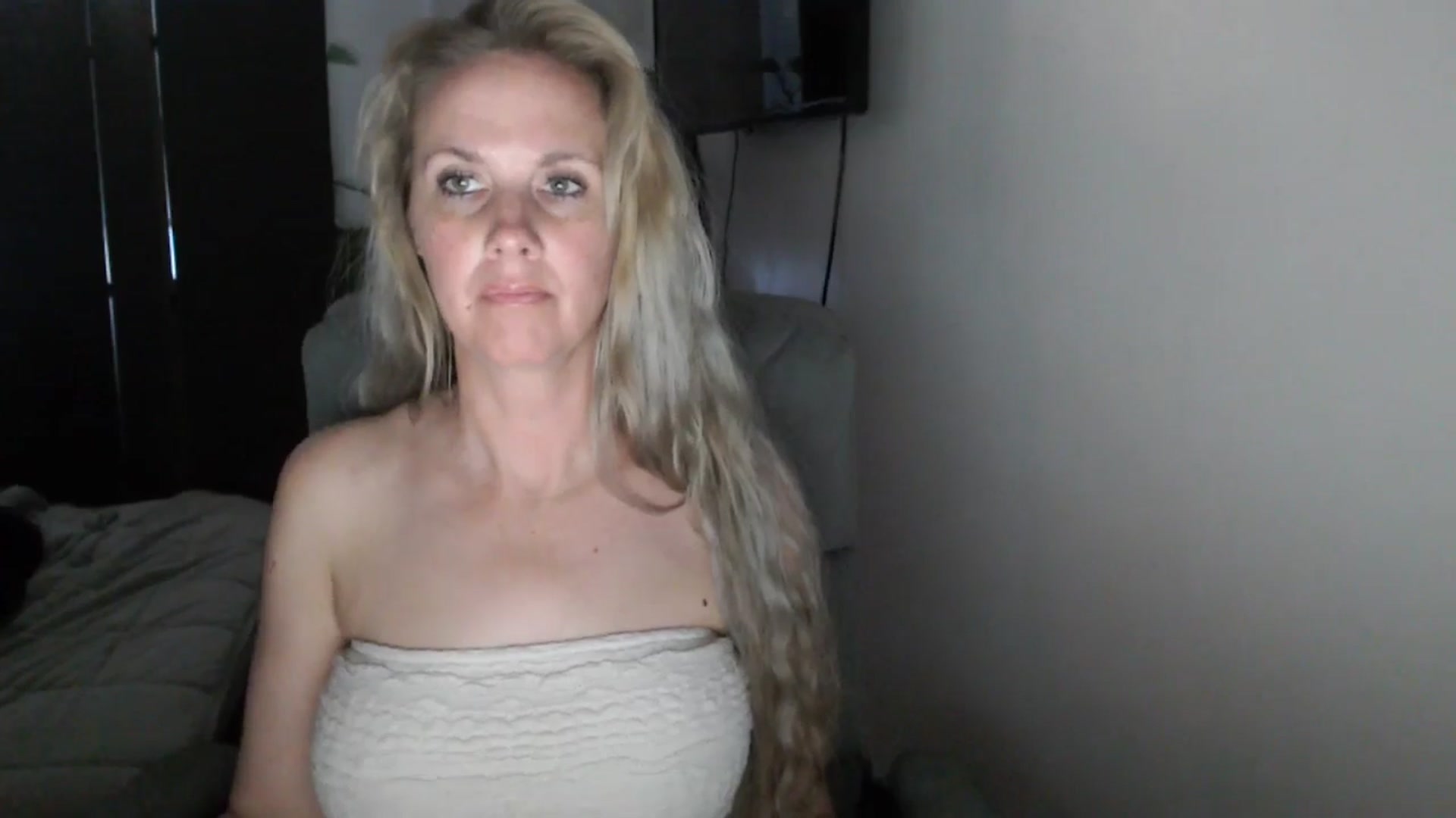 Gallery image thumbnail from LoVe_On__'s myfreecams stream on, 05/02/2026, 13:24 image 2 of 20