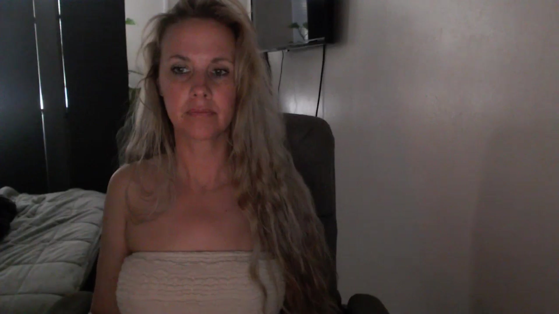 Gallery image thumbnail from LoVe_On__'s myfreecams stream on, 05/02/2026, 13:24 image 14 of 20