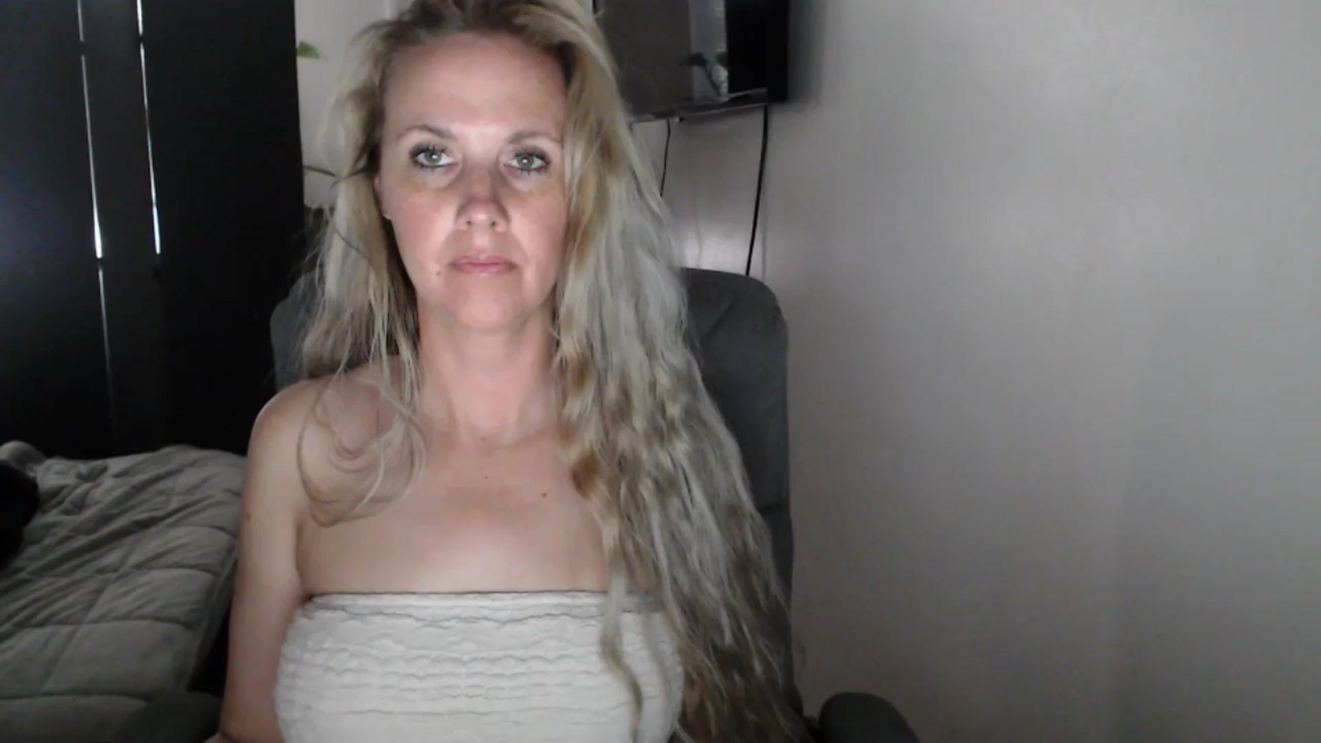 Gallery image thumbnail from LoVe_On__'s myfreecams stream on, 05/02/2026, 13:24 image 13 of 20
