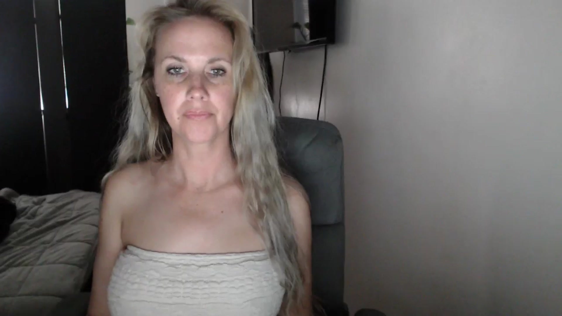 Gallery image thumbnail from LoVe_On__'s myfreecams stream on, 05/02/2026, 13:24 image 7 of 20