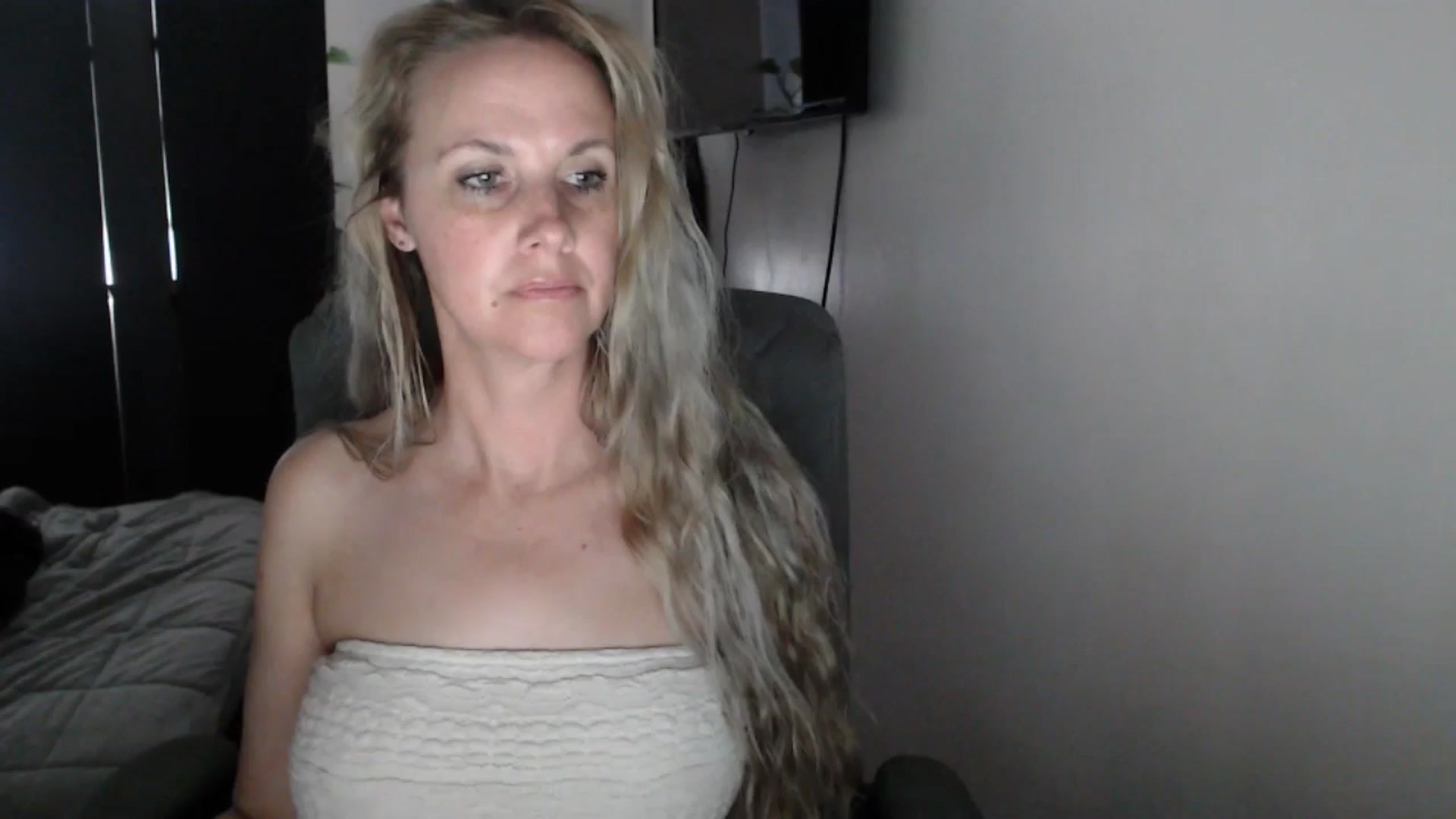 Gallery image thumbnail from LoVe_On__'s myfreecams stream on, 05/02/2026, 13:24 image 20 of 20