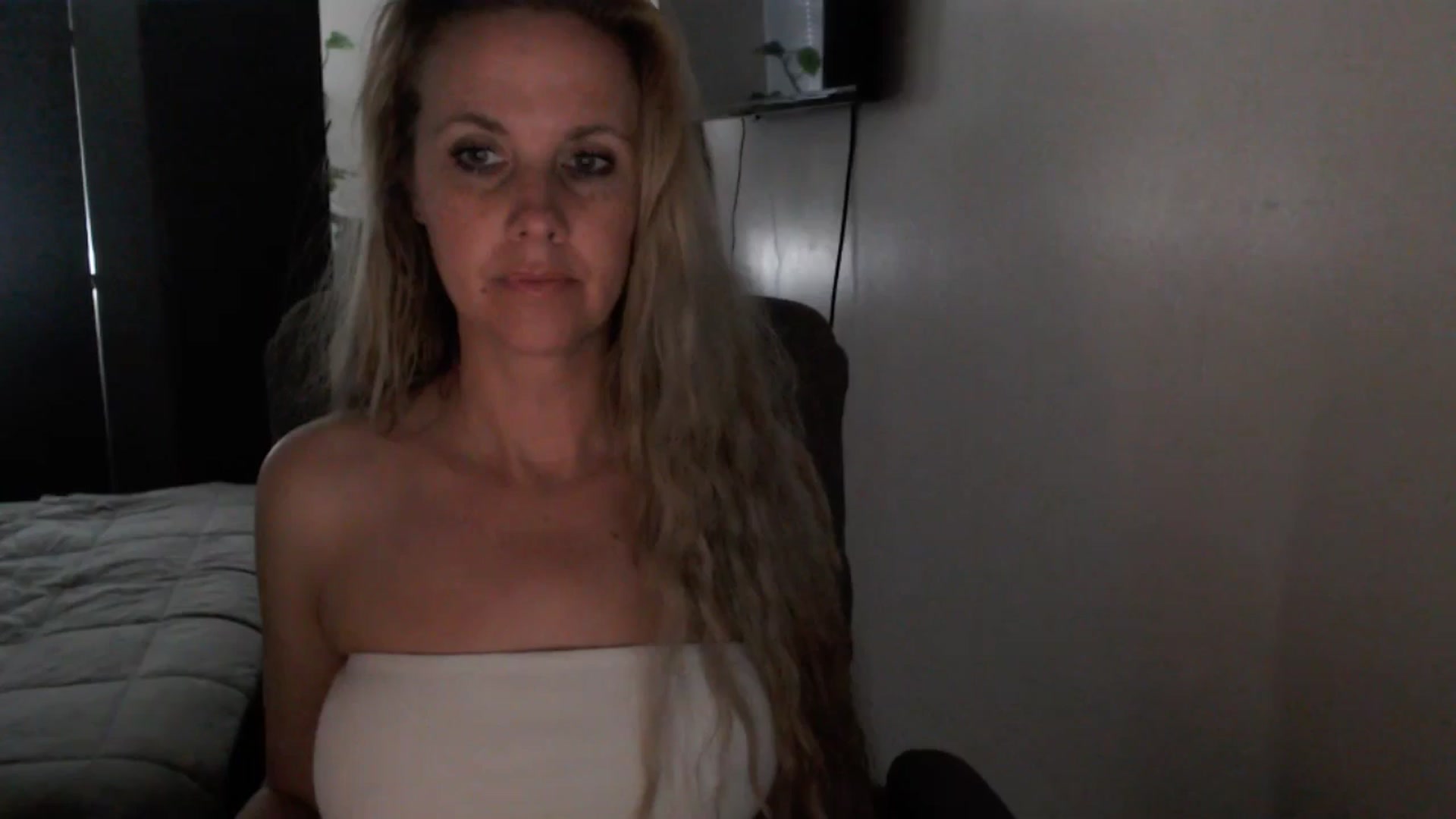 Gallery image thumbnail from LoVe_On__'s myfreecams stream on, 05/10/2026, 13:35 image 19 of 20