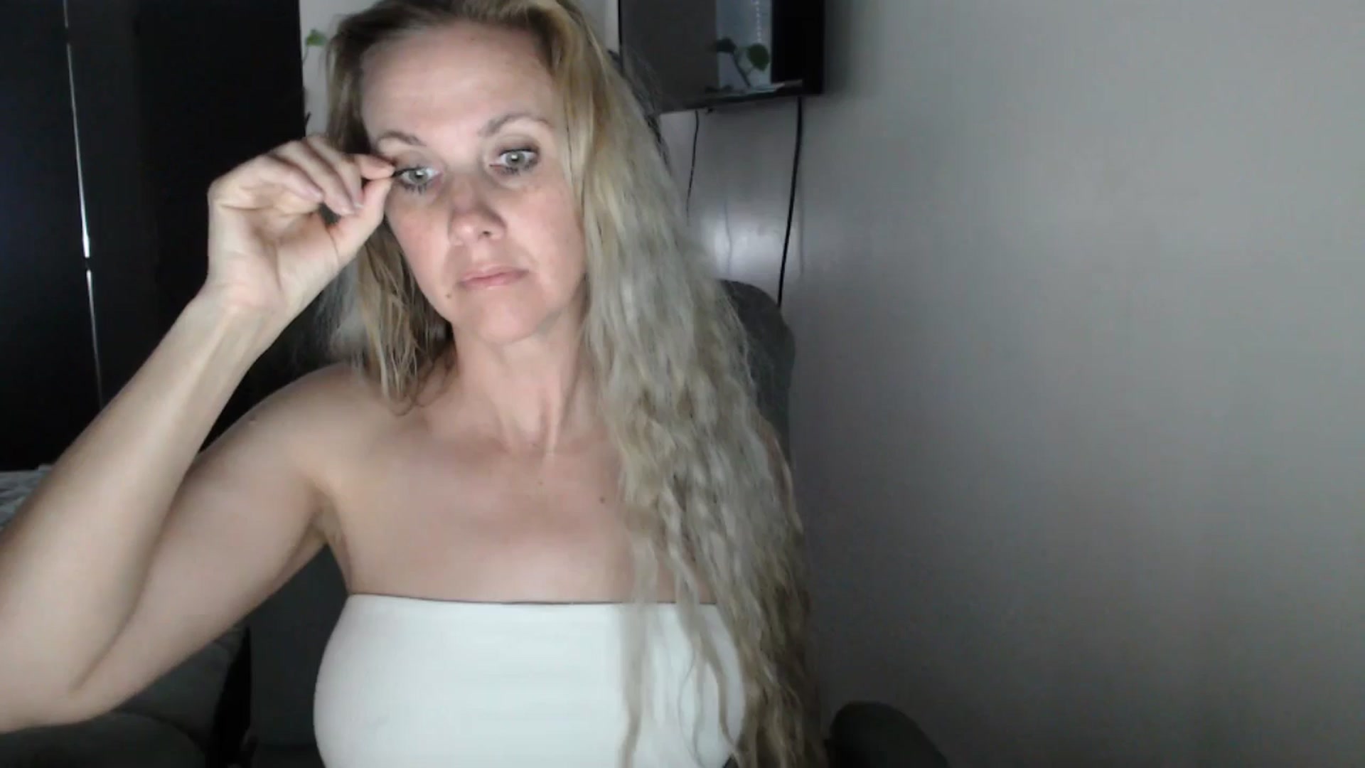 Gallery image thumbnail from LoVe_On__'s myfreecams stream on, 05/10/2026, 13:35 image 20 of 20