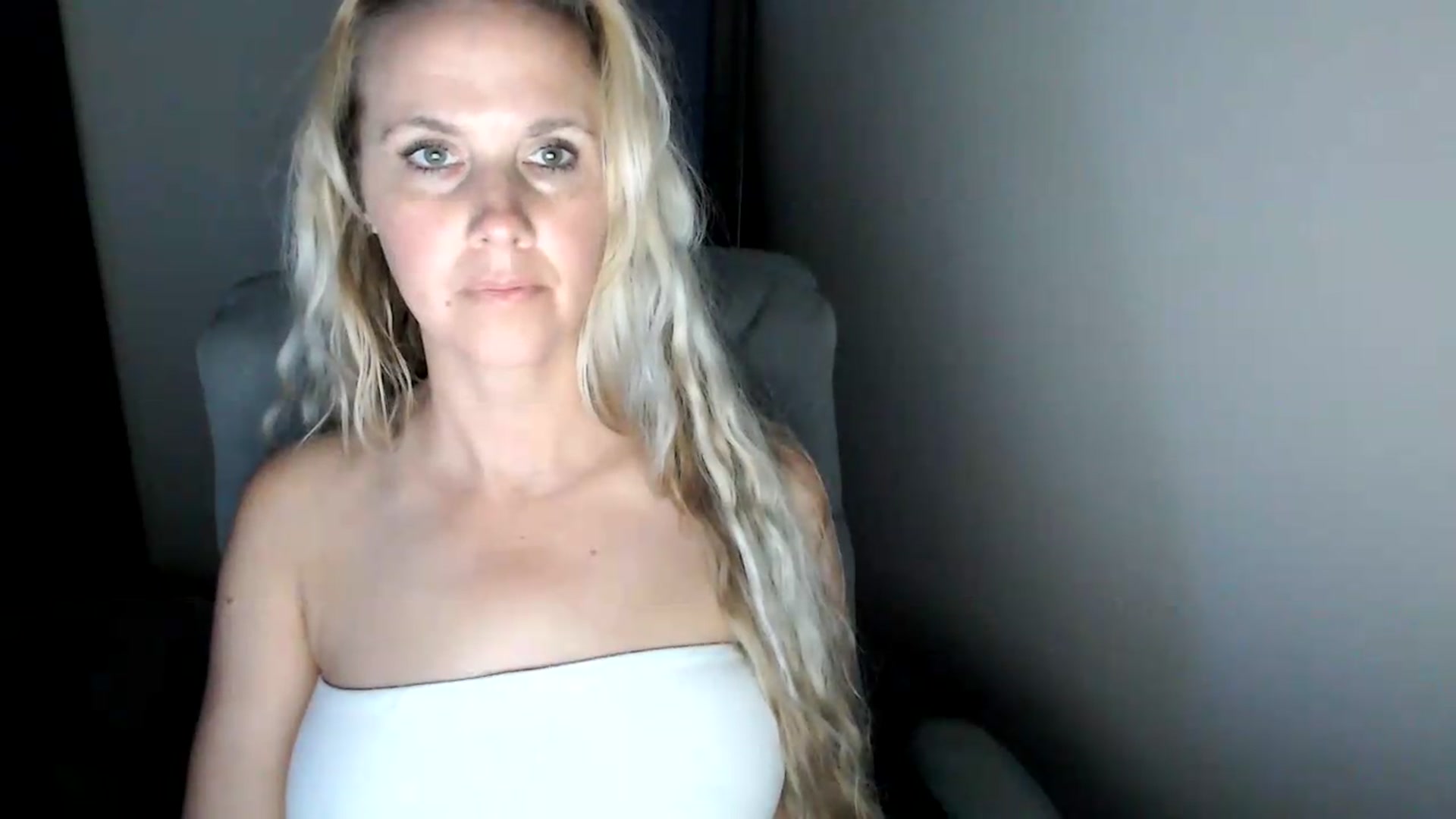 Gallery image thumbnail from LoVe_On__'s myfreecams stream on, 07/02/2026, 11:09 image 17 of 20