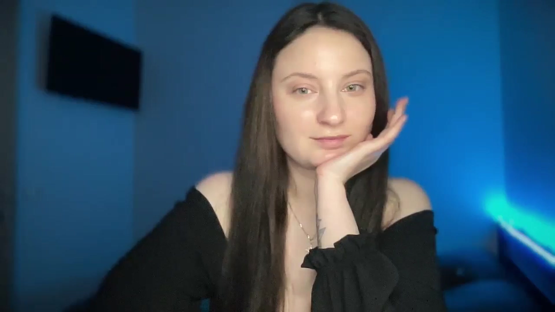 Gallery image thumbnail from LocaAlis's myfreecams stream on, 12/25/2025, 13:29 image 17 of 20