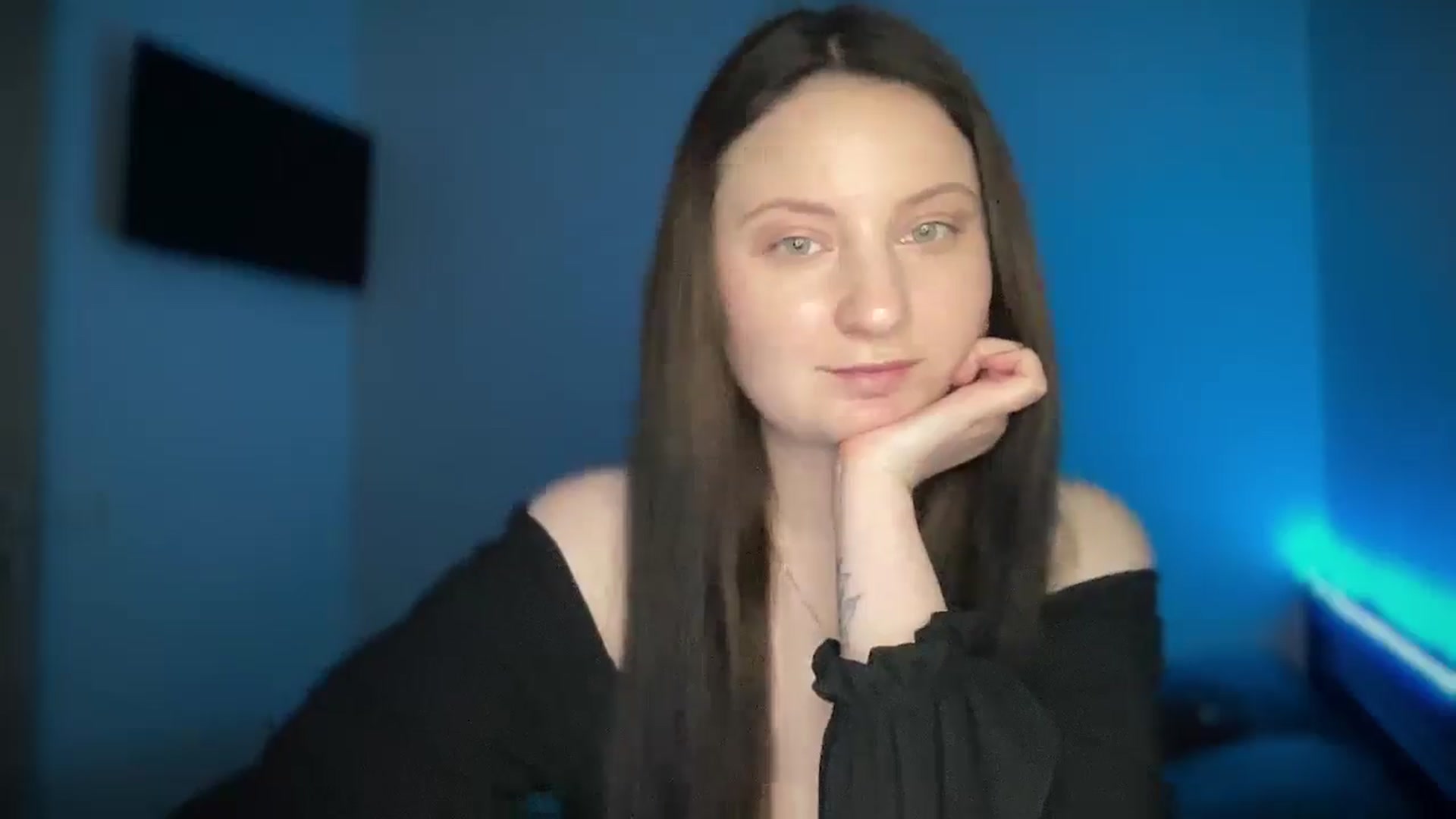 Gallery image thumbnail from LocaAlis's myfreecams stream on, 12/25/2025, 13:29 image 16 of 20