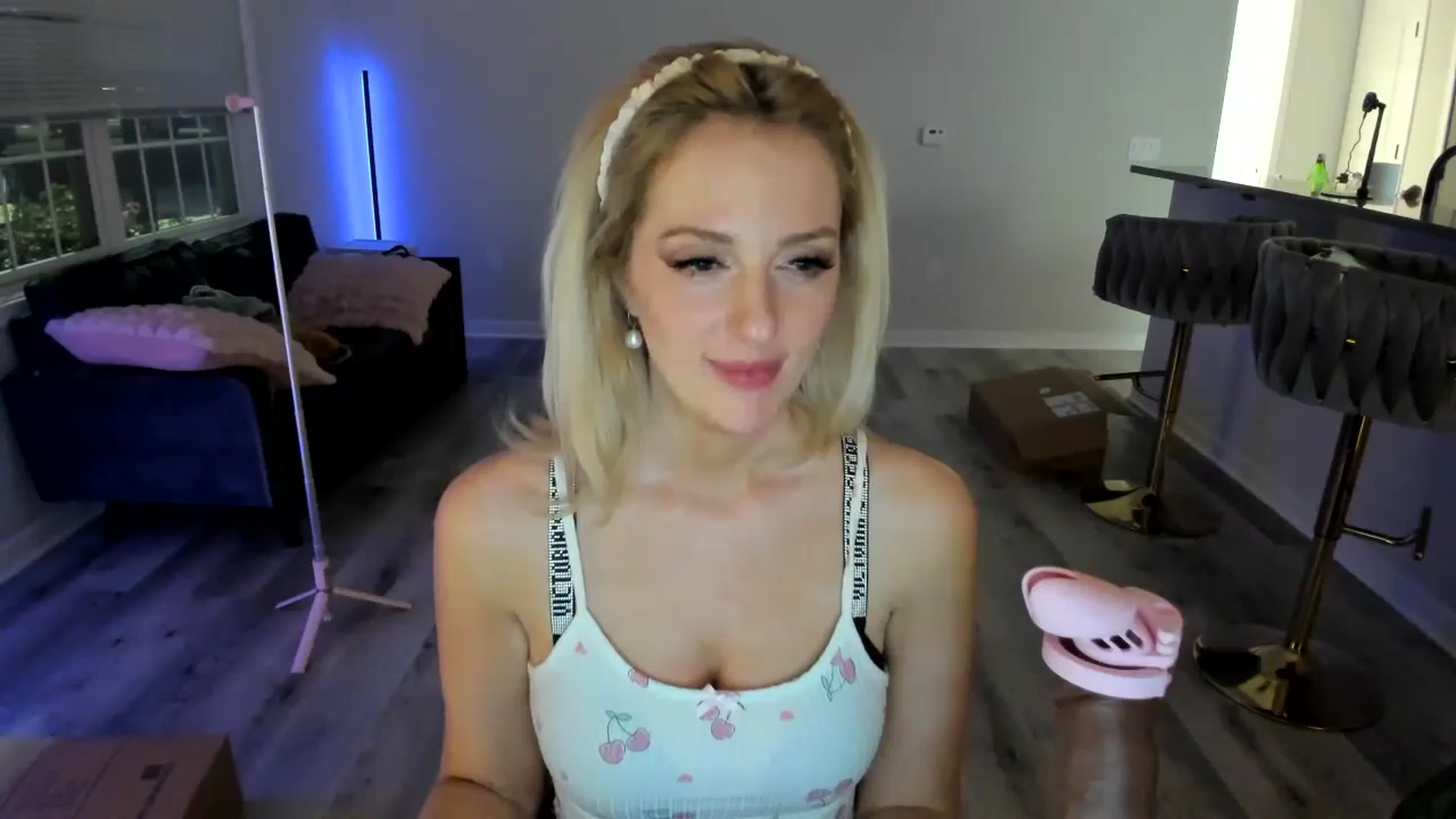 Gallery image thumbnail from Locktober's myfreecams stream on, 10/19/2024, 07:35 image 4 of 20
