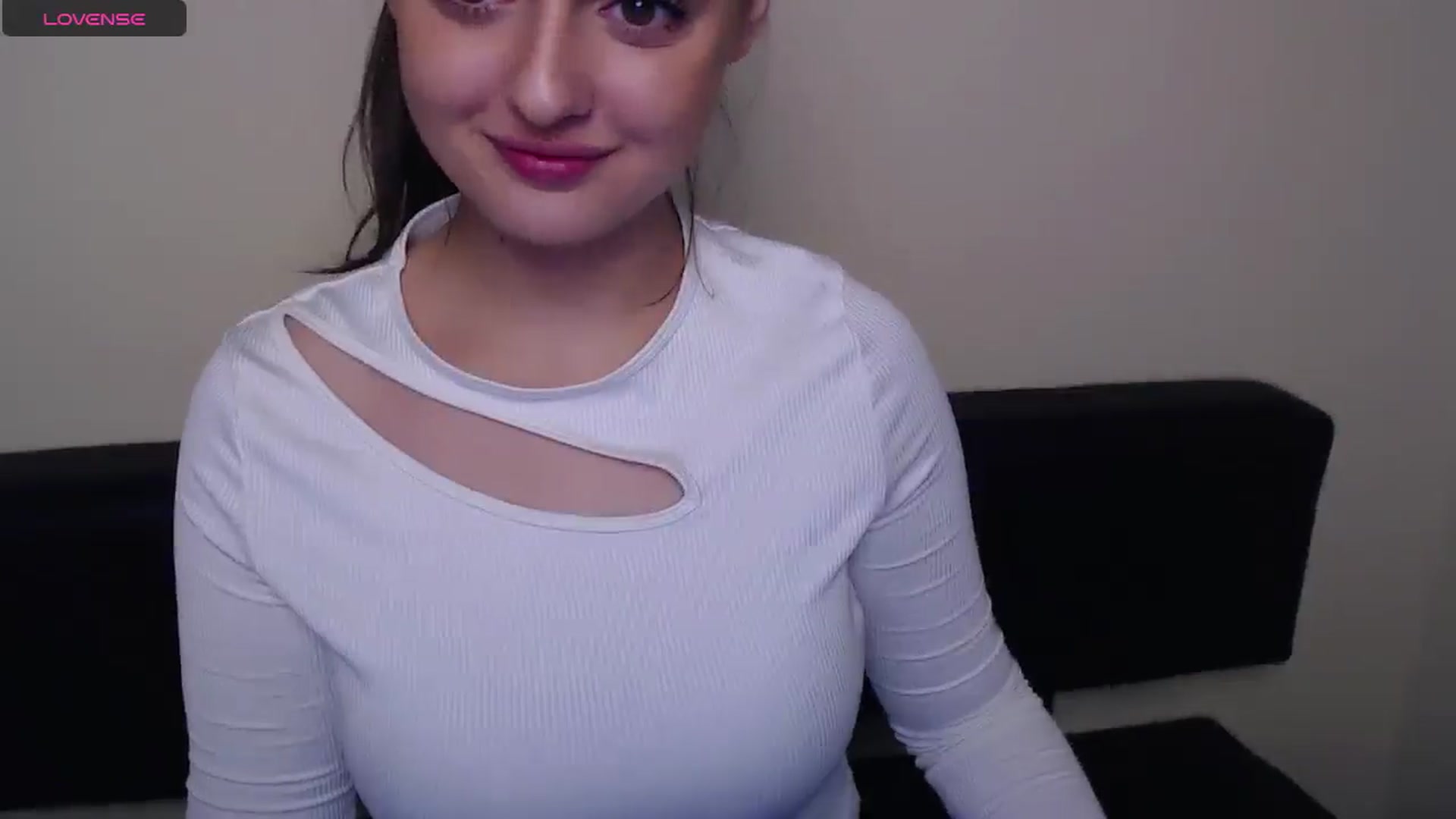 Gallery image thumbnail from LolaAlians_'s myfreecams stream on, 05/29/2025, 08:20 image 15 of 20