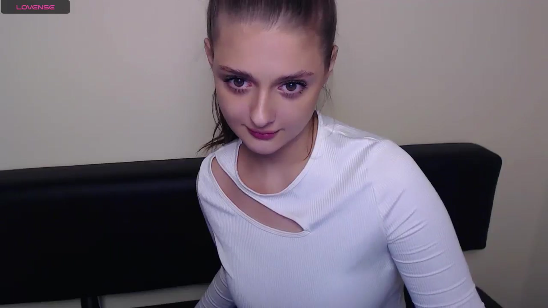 Gallery image thumbnail from LolaAlians_'s myfreecams stream on, 05/29/2025, 08:20 image 16 of 20
