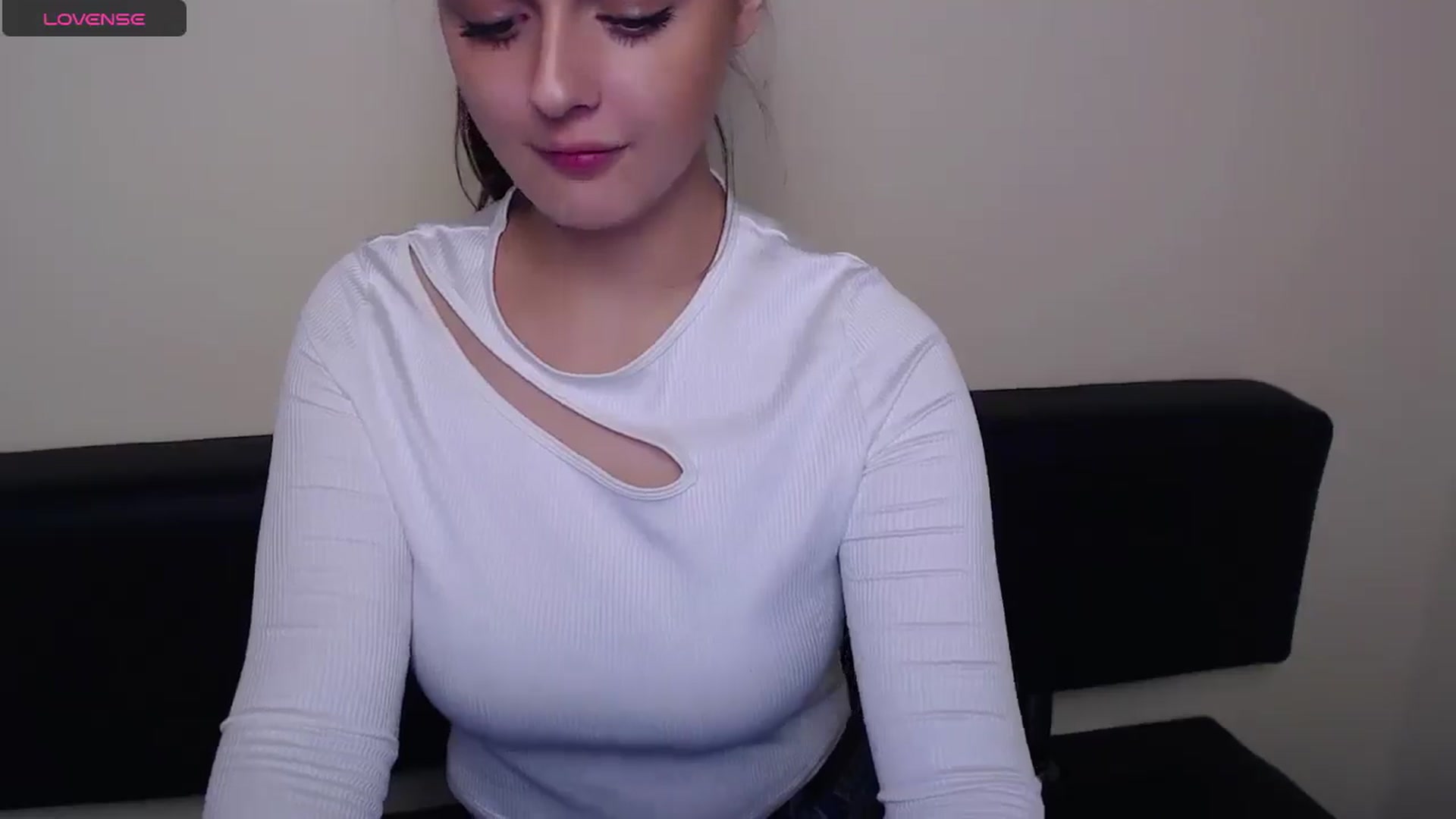 Gallery image thumbnail from LolaAlians_'s myfreecams stream on, 05/29/2025, 08:20 image 6 of 20