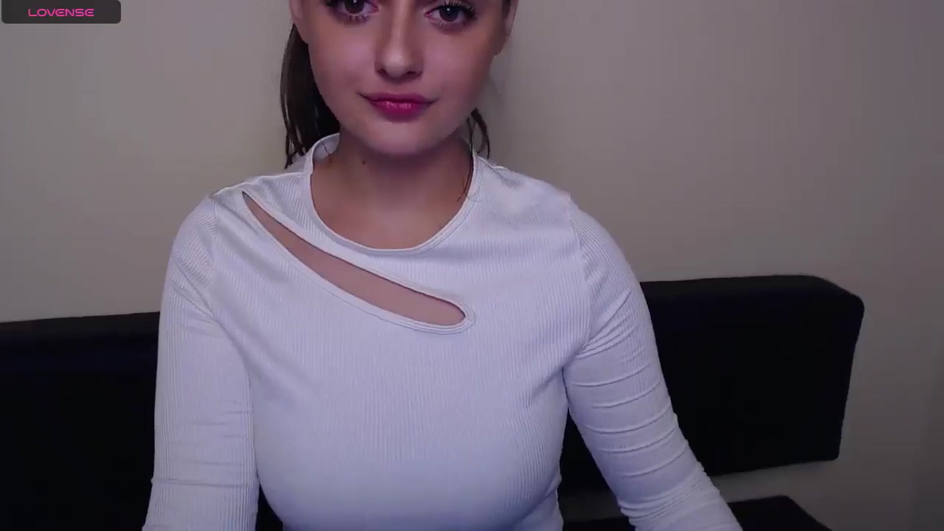 Gallery image thumbnail from LolaAlians_'s myfreecams stream on, 05/29/2025, 08:20 image 3 of 20