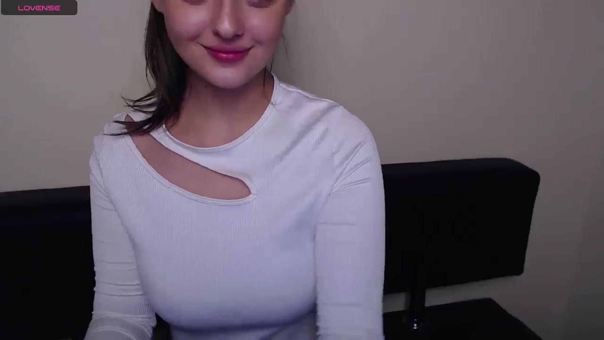 Gallery image thumbnail from LolaAlians_'s myfreecams stream on, 05/29/2025, 09:00 image 16 of 20
