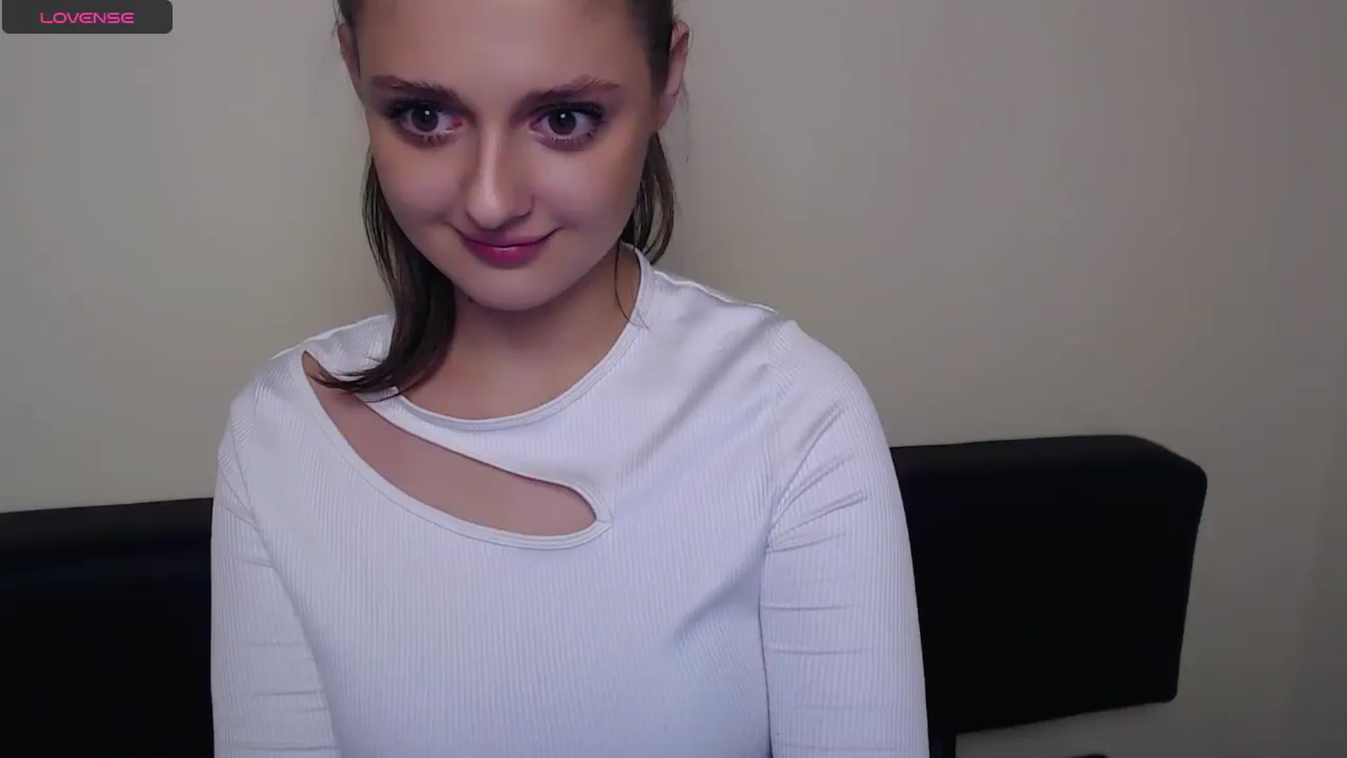Gallery image thumbnail from LolaAlians_'s myfreecams stream on, 05/29/2025, 09:00 image 17 of 20